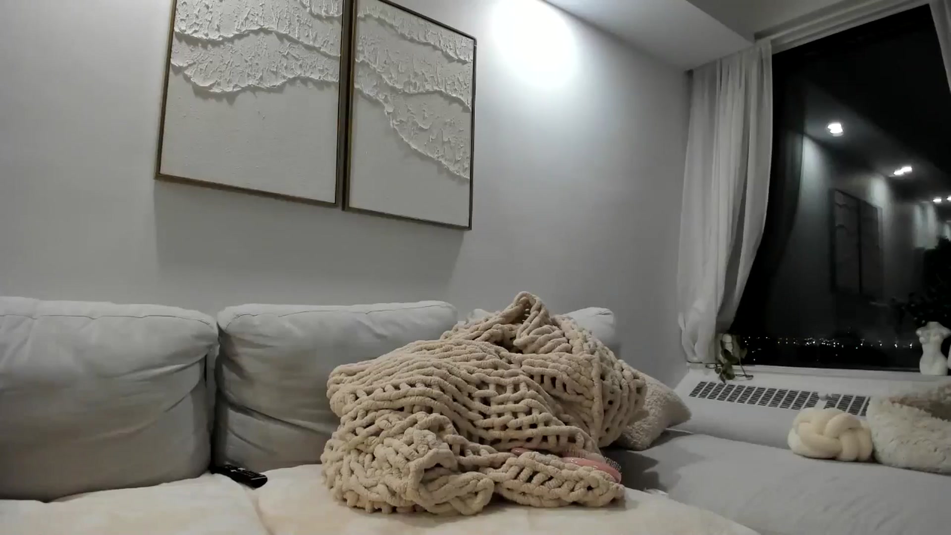 Gallery image thumbnail from LunaBanana's myfreecams stream on, 02/22/2025, 03:41 image 16 of 20