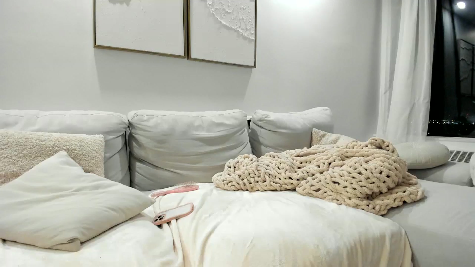 Gallery image thumbnail from LunaBanana's myfreecams stream on, 03/17/2025, 06:36 image 18 of 20