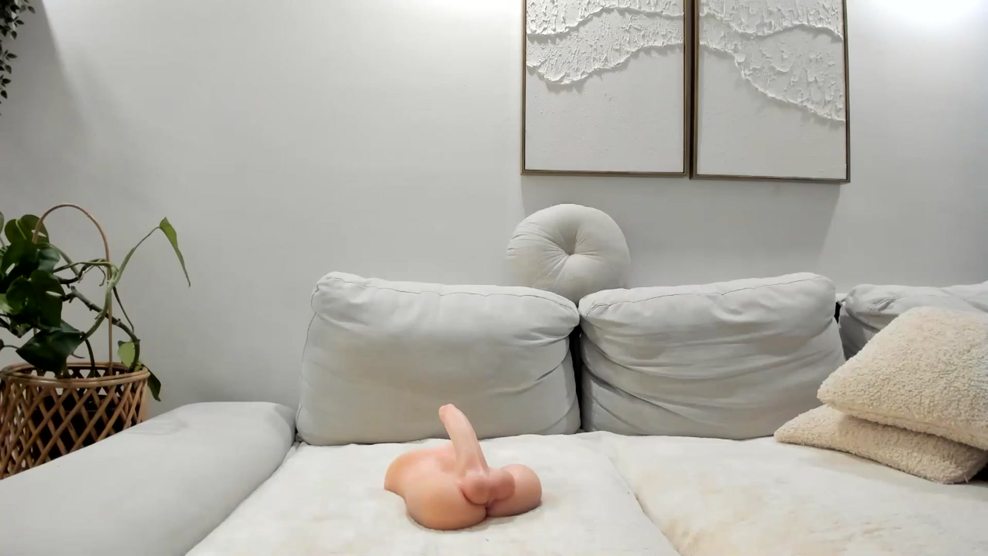 Gallery image thumbnail from LunaBanana's myfreecams stream on, 04/06/2025, 05:34 image 16 of 20