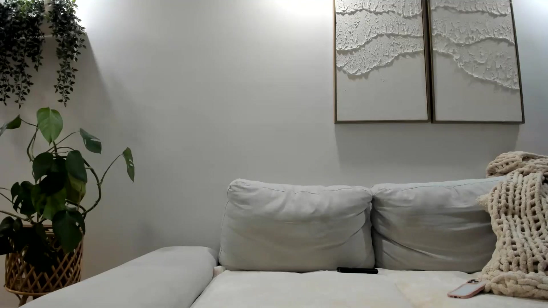 Gallery image thumbnail from LunaBanana's myfreecams stream on, 05/29/2025, 04:03 image 14 of 20