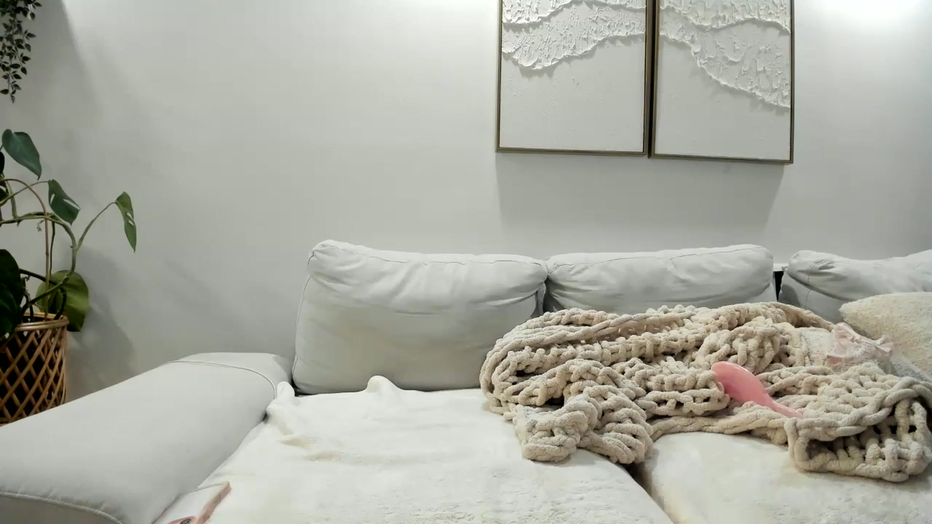 Gallery image thumbnail from LunaBanana's myfreecams stream on, 06/05/2025, 04:37 image 7 of 20