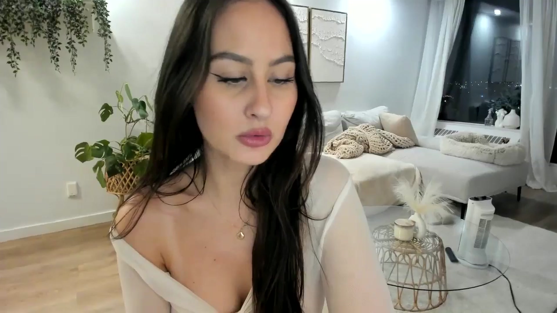 Gallery image thumbnail from LunaBanana's myfreecams stream on, 06/15/2025, 03:38 image 20 of 20