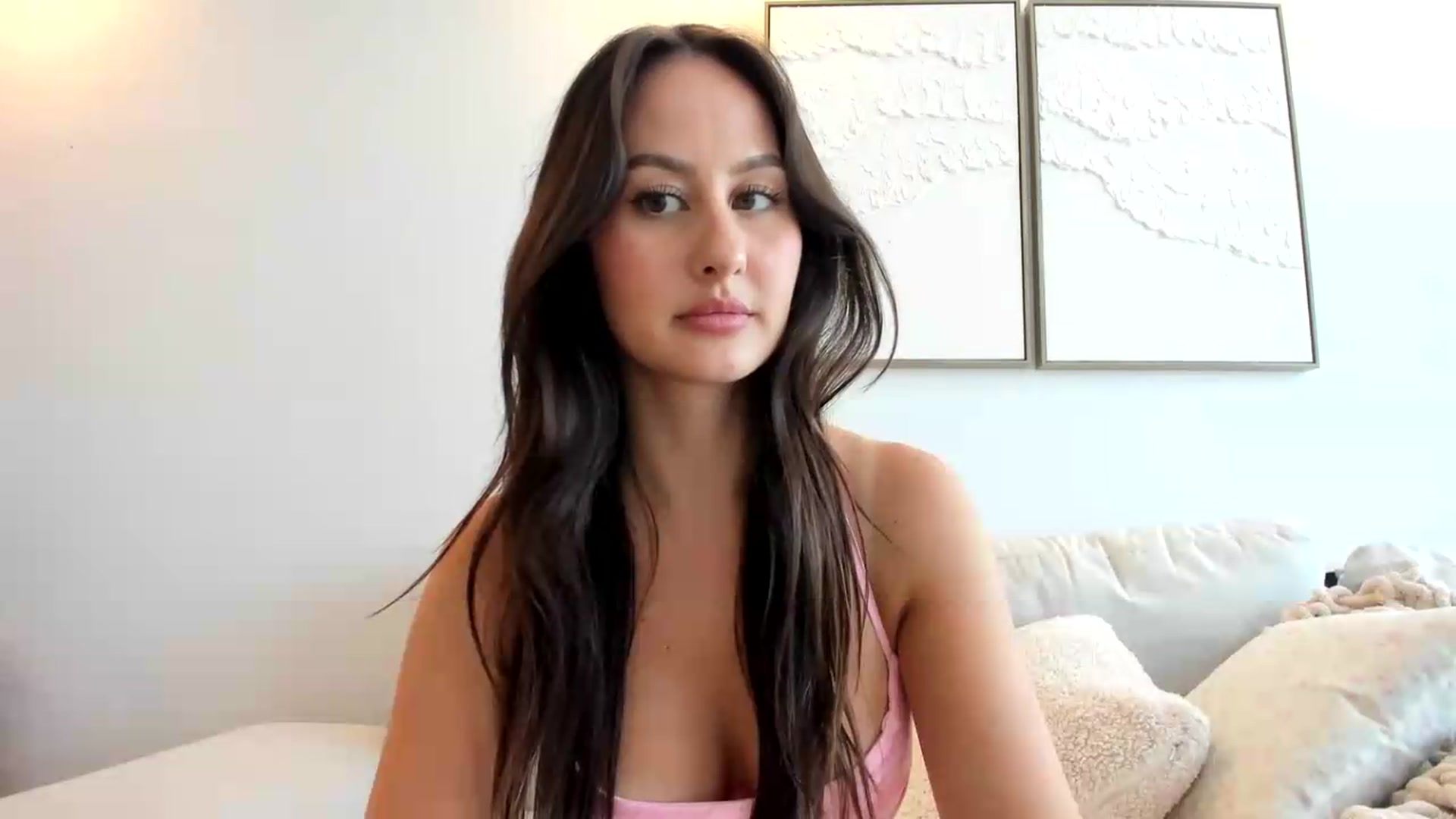 Gallery image thumbnail from LunaBanana's myfreecams stream on, 08/21/2026, 21:44 image 2 of 20
