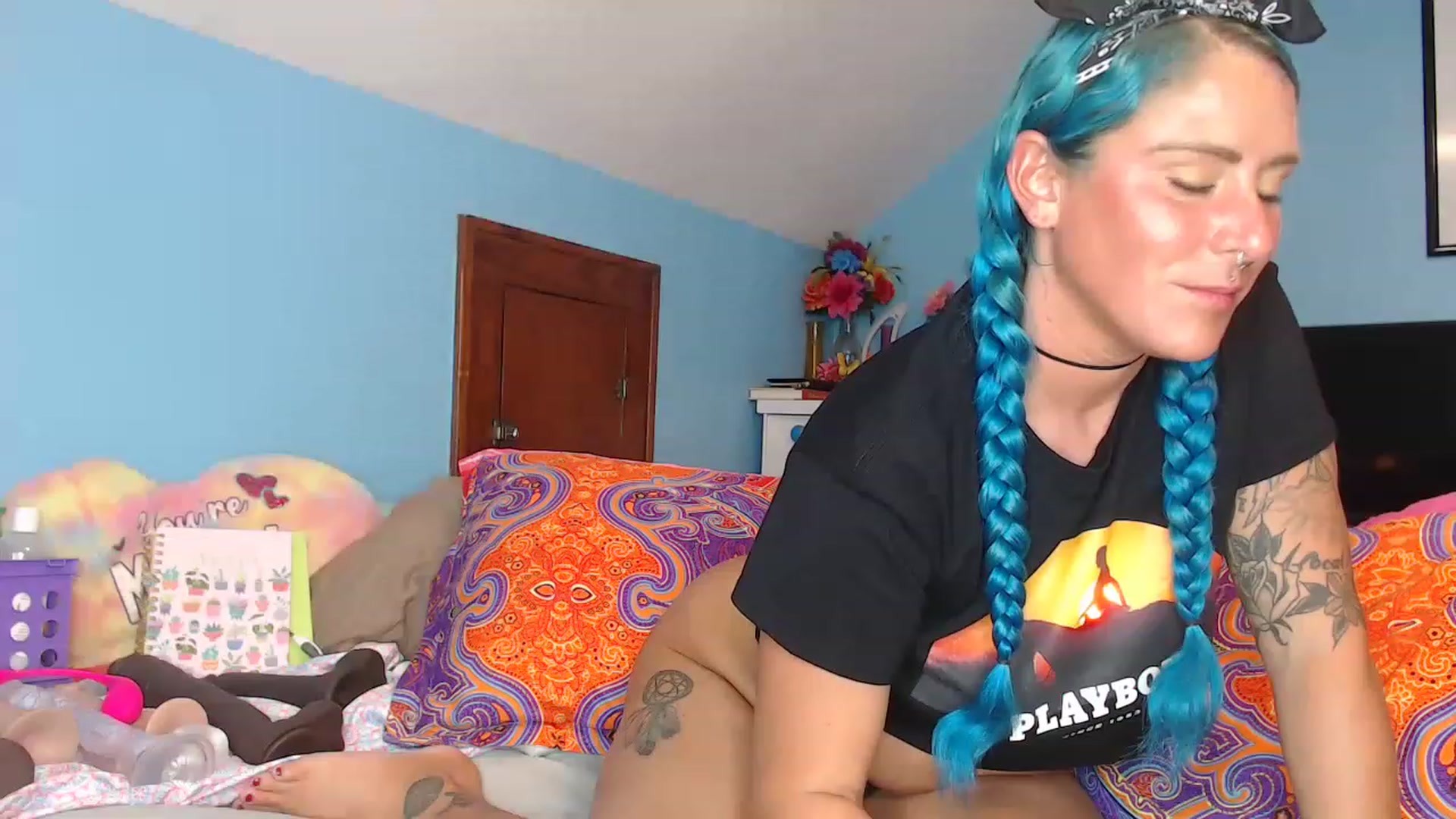 Gallery image thumbnail from LunaBelleBlu's myfreecams stream on, 05/19/2023, 16:30 image 3 of 20