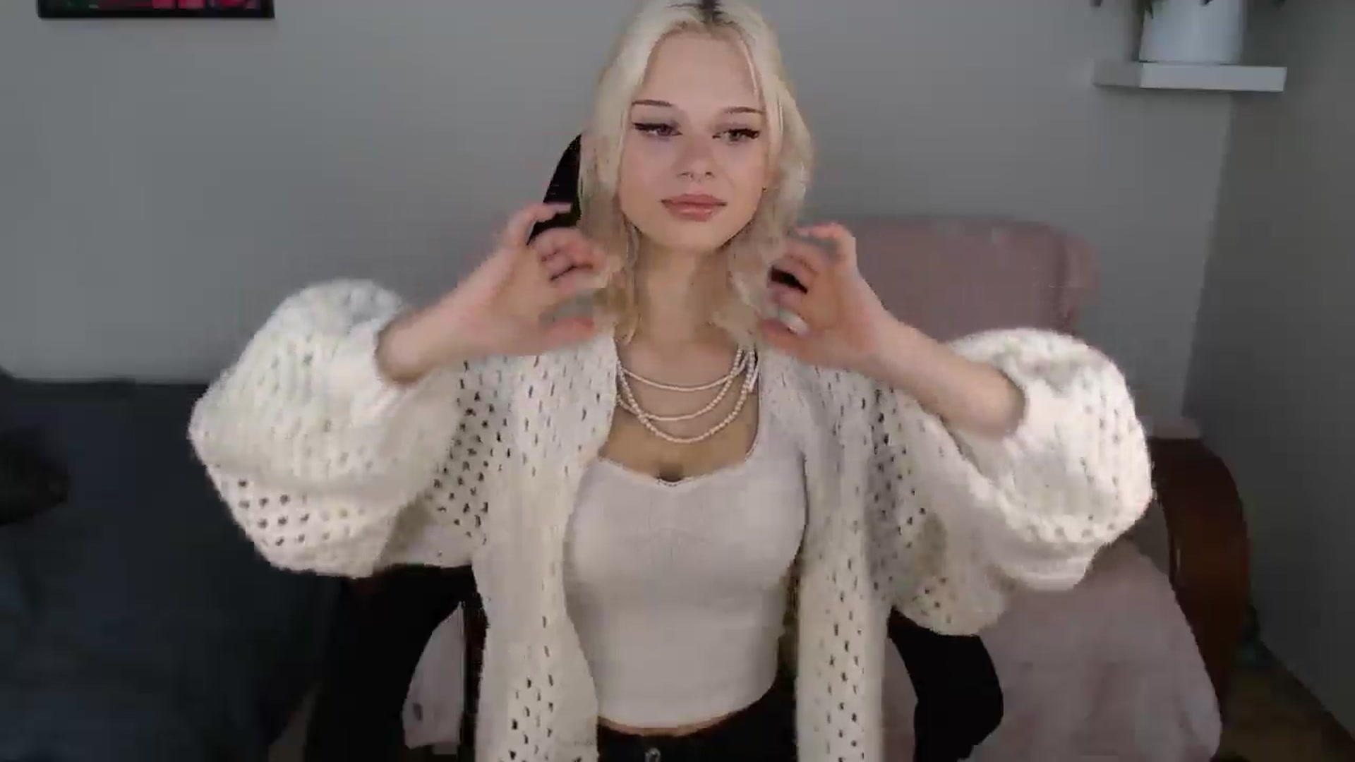 Gallery image thumbnail from LunaBlaze18's myfreecams stream on, 09/23/2025, 13:57 image 9 of 20