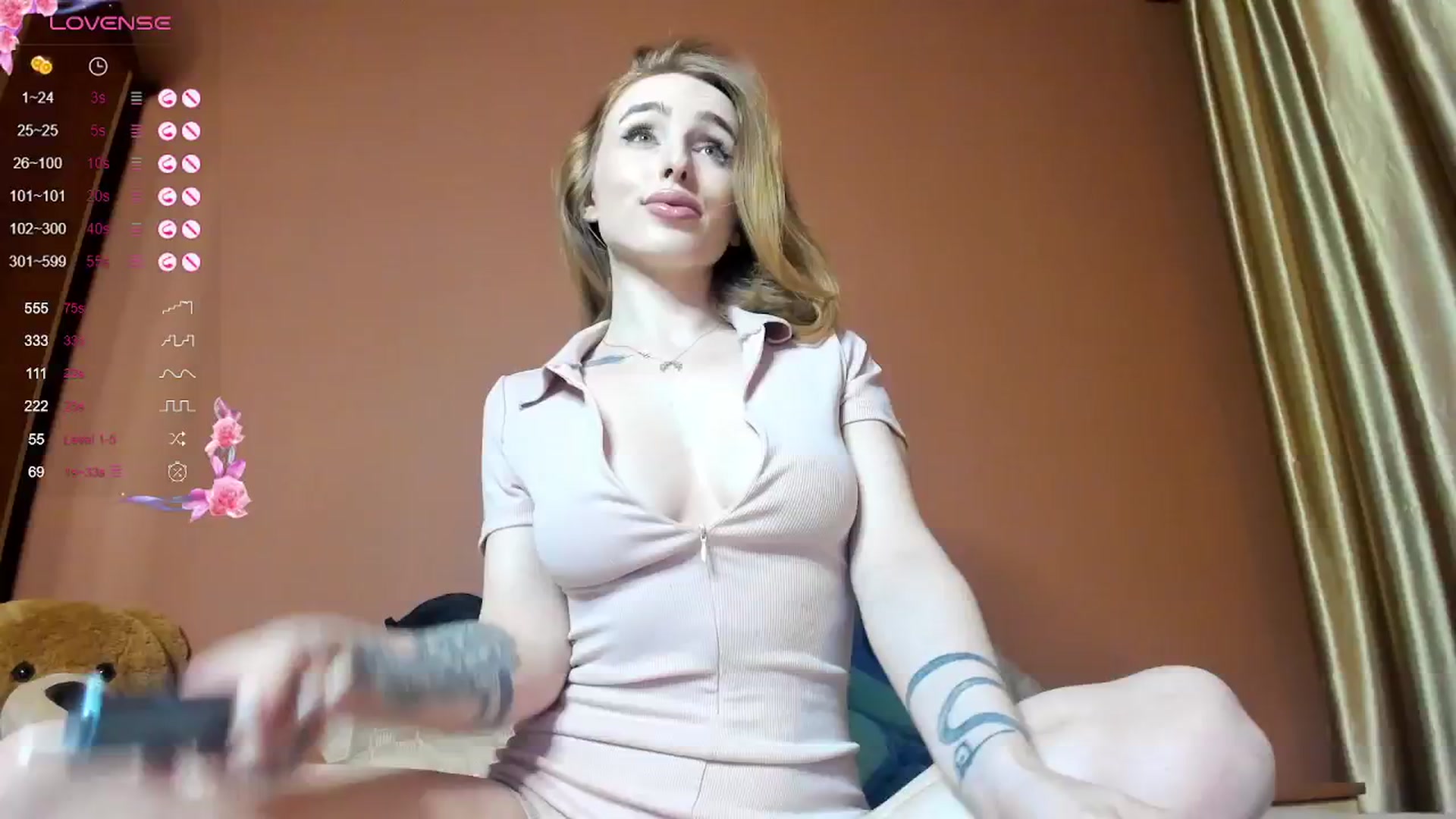 Gallery image thumbnail from LunaBlossom's myfreecams stream on, 12/09/2024, 04:08 image 6 of 20