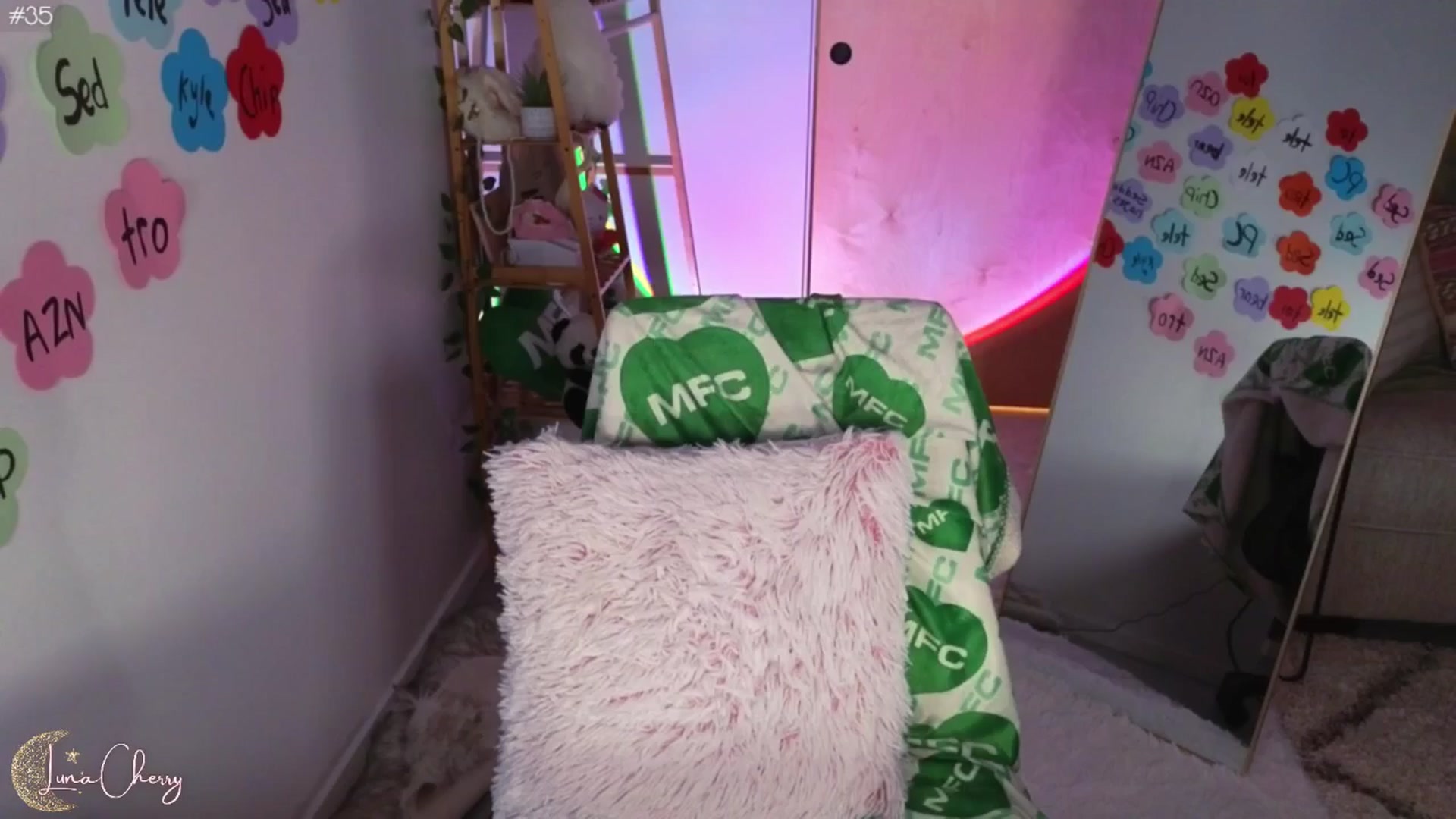 Gallery image thumbnail from LunaCherry's myfreecams stream on, 06/17/2024, 07:46 image 6 of 20