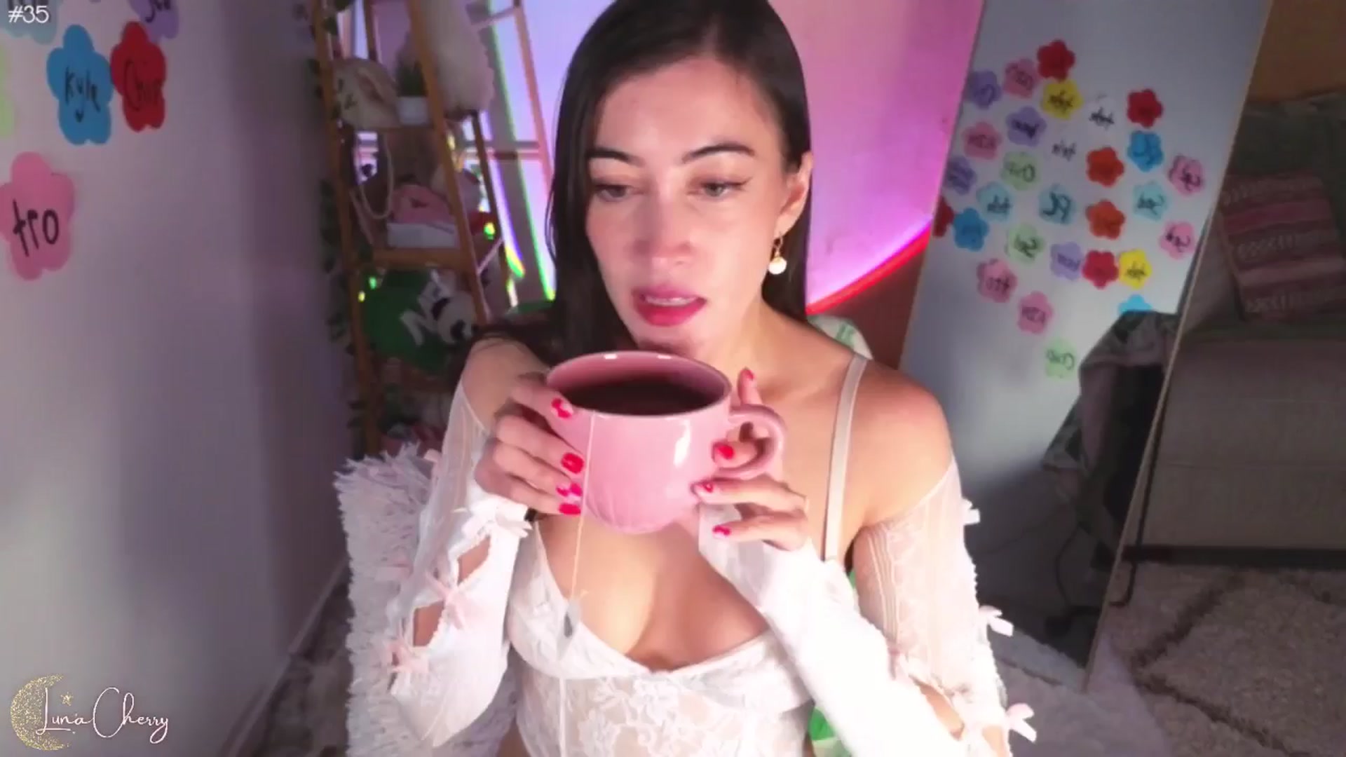 Gallery image thumbnail from LunaCherry's myfreecams stream on, 06/17/2024, 07:46 image 16 of 20