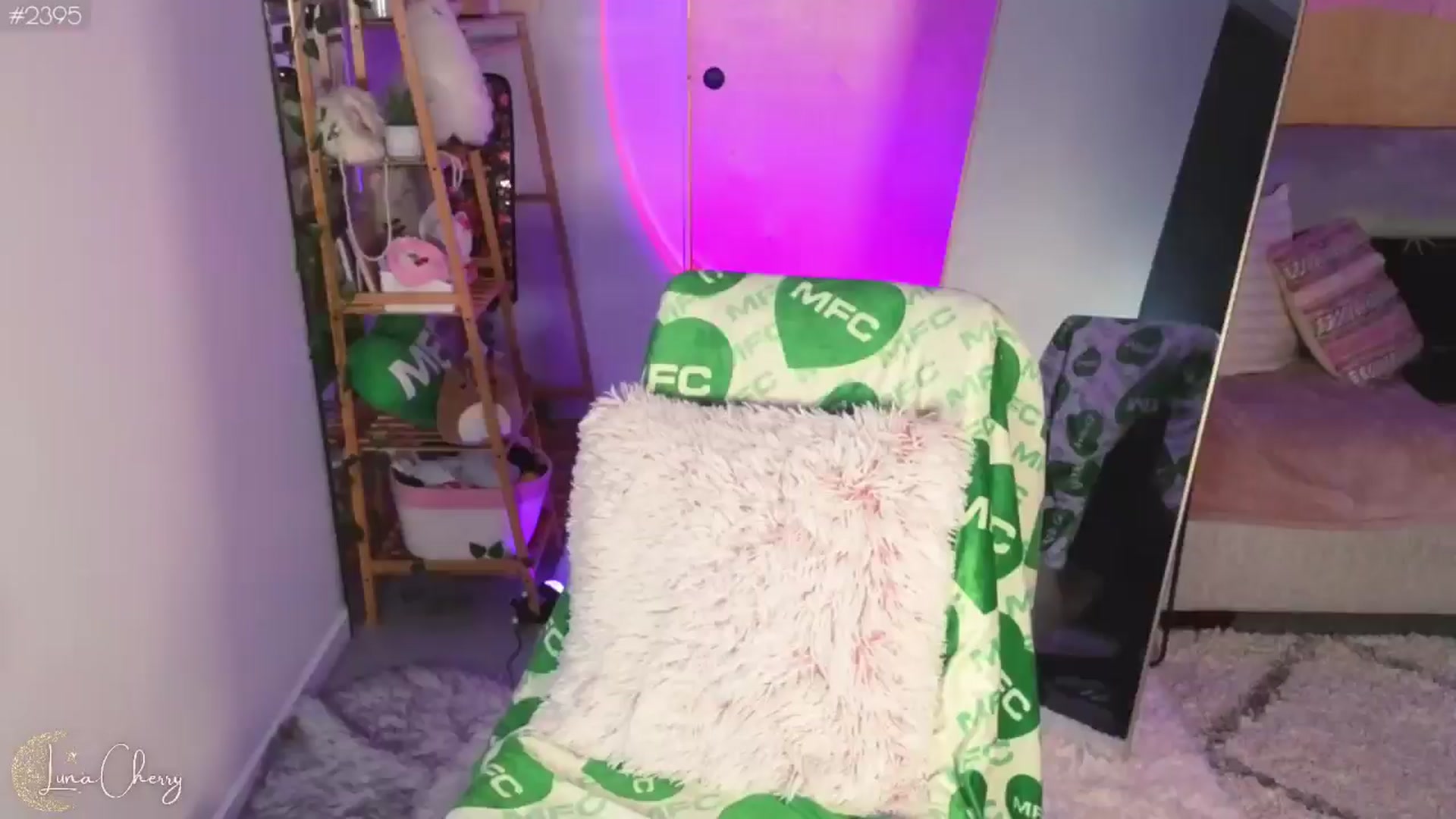 Gallery image thumbnail from LunaCherry's myfreecams stream on, 07/17/2024, 04:42 image 17 of 20