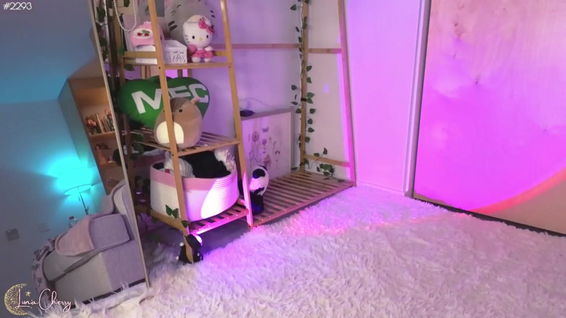 Gallery image thumbnail from LunaCherry's myfreecams stream on, 07/20/2024, 05:46 image 6 of 20