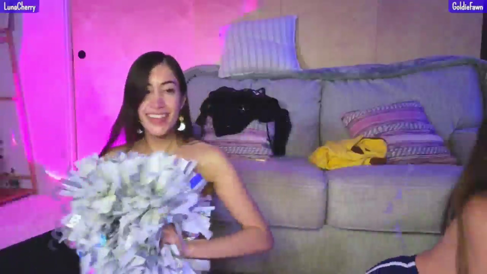 Gallery image thumbnail from LunaCherry's myfreecams stream on, 08/16/2024, 06:54 image 13 of 20
