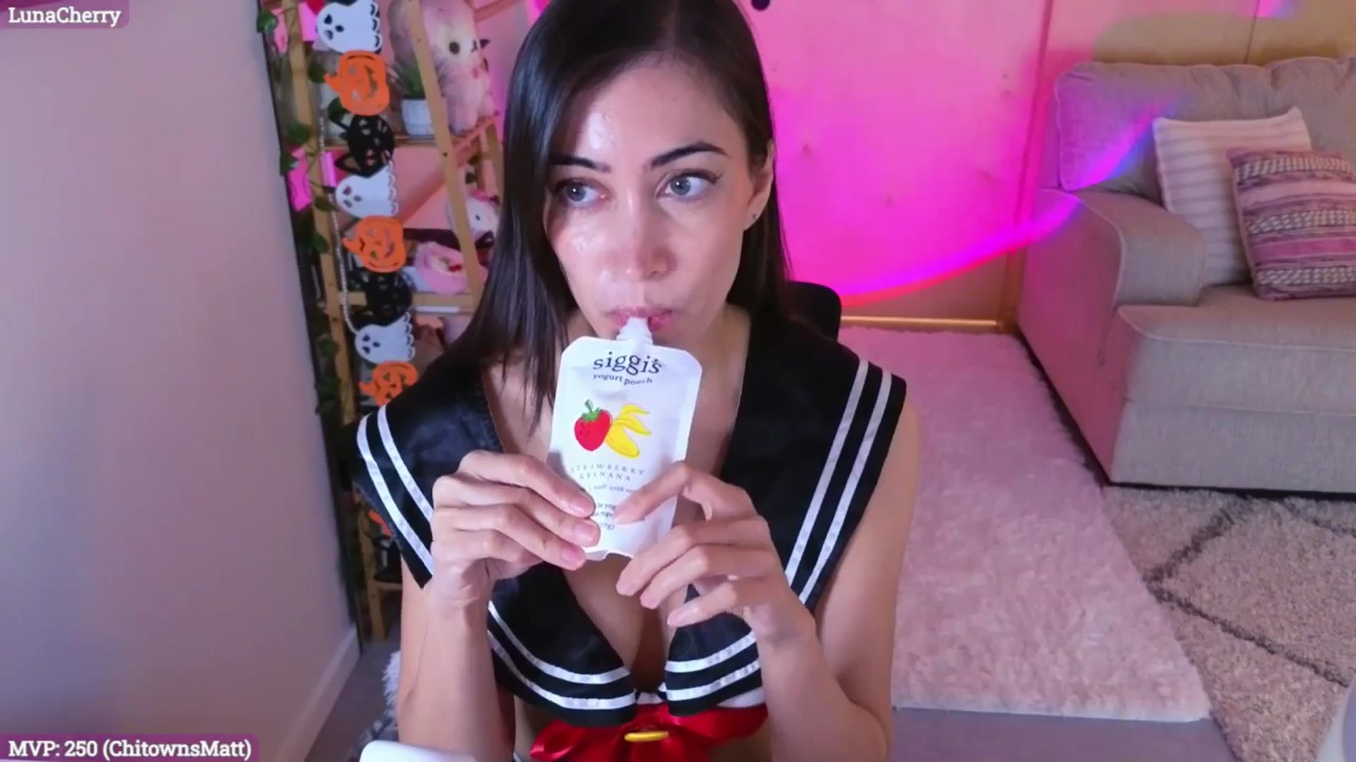 Gallery image thumbnail from LunaCherry's myfreecams stream on, 10/30/2024, 05:25 image 12 of 20
