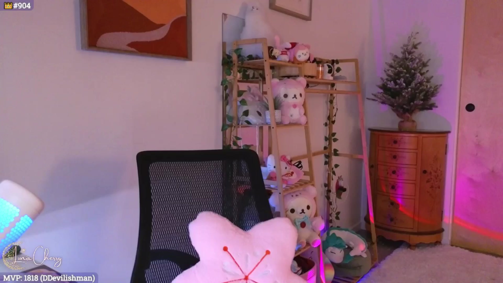 Gallery image thumbnail from LunaCherry's myfreecams stream on, 11/20/2024, 07:04 image 11 of 20