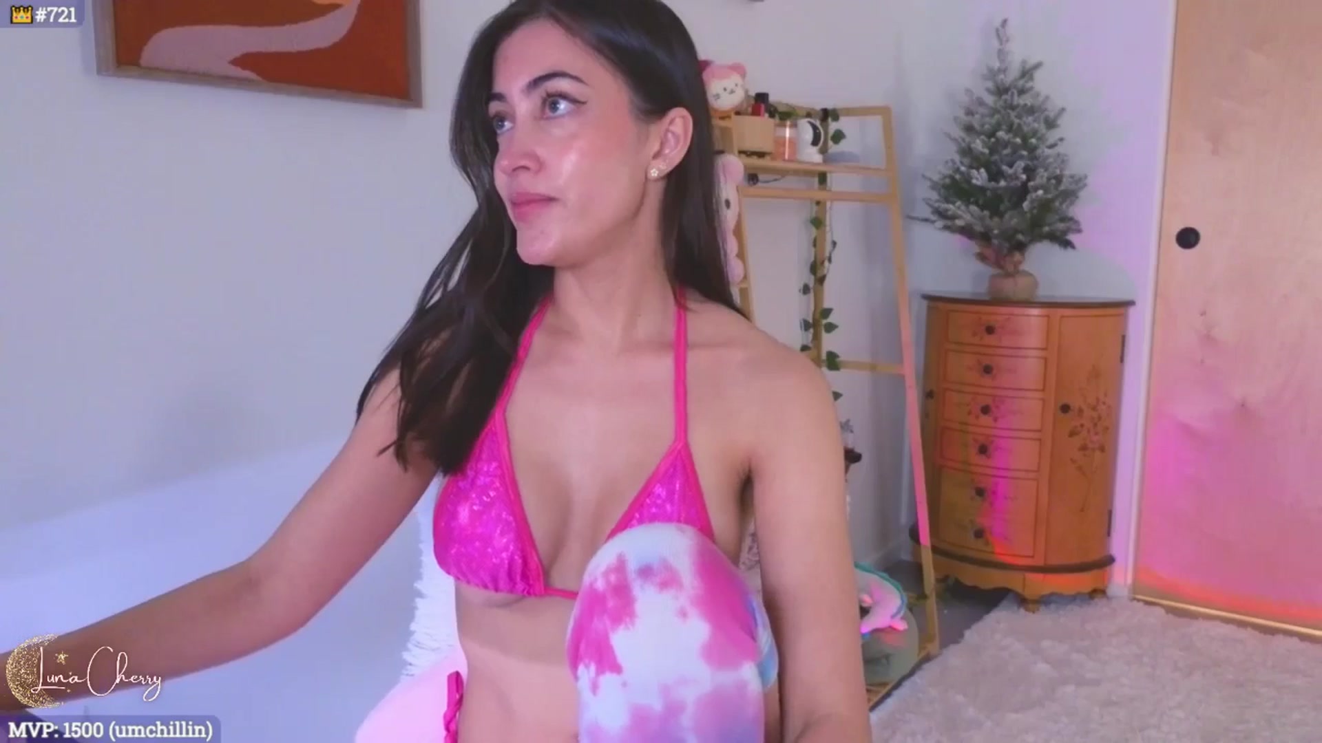 Gallery image thumbnail from LunaCherry's myfreecams stream on, 11/29/2024, 07:32 image 14 of 20