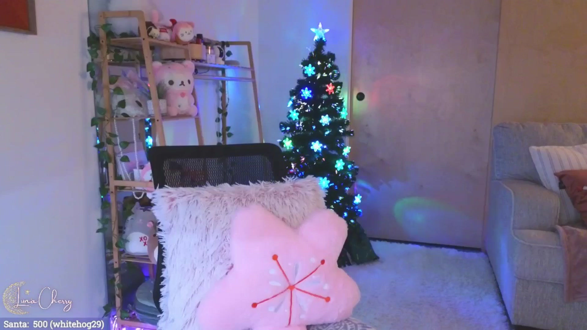 Gallery image thumbnail from LunaCherry's myfreecams stream on, 12/19/2024, 07:39 image 16 of 20