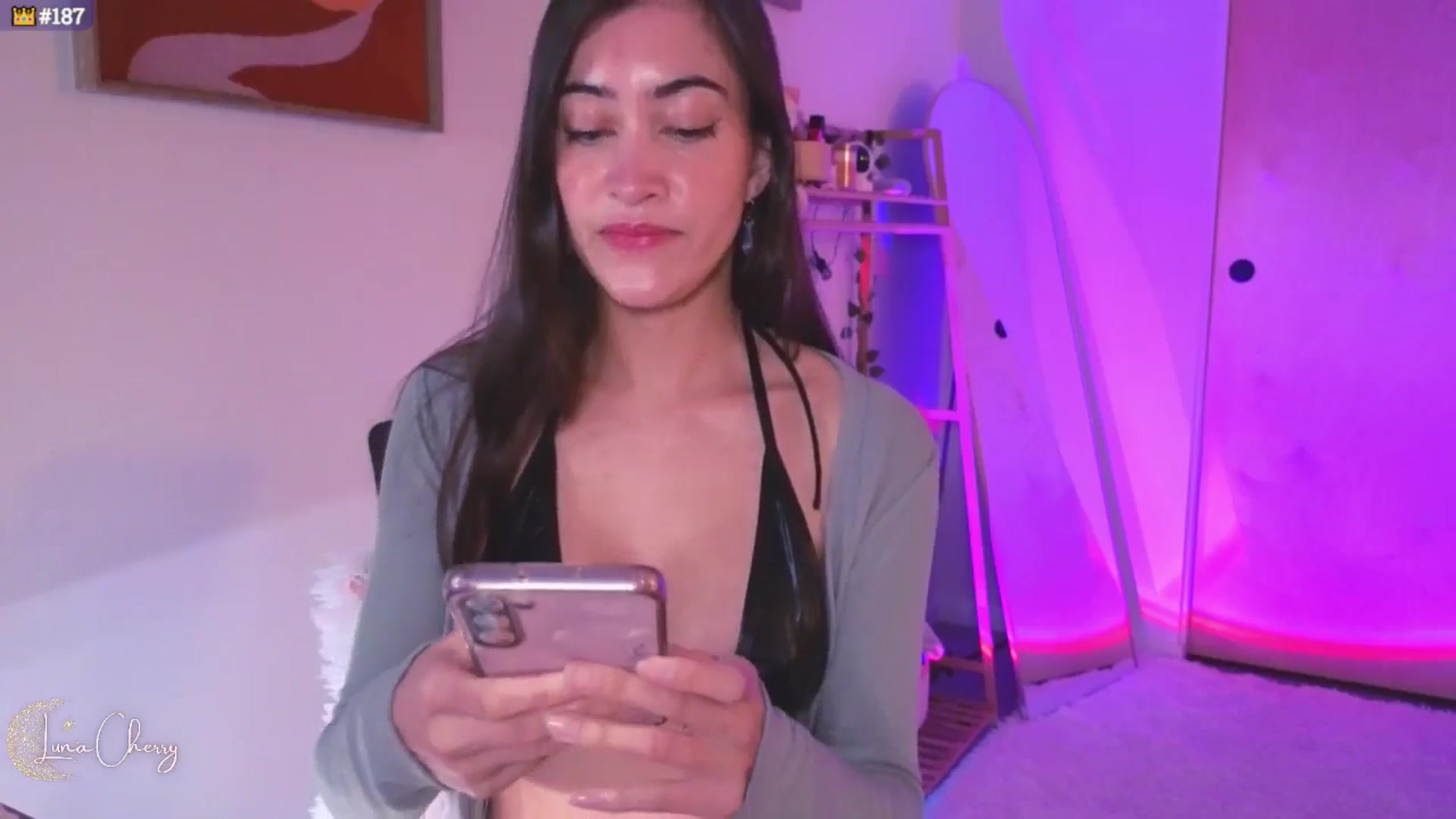 Gallery image thumbnail from LunaCherry's myfreecams stream on, 01/05/2025, 06:27 image 18 of 20