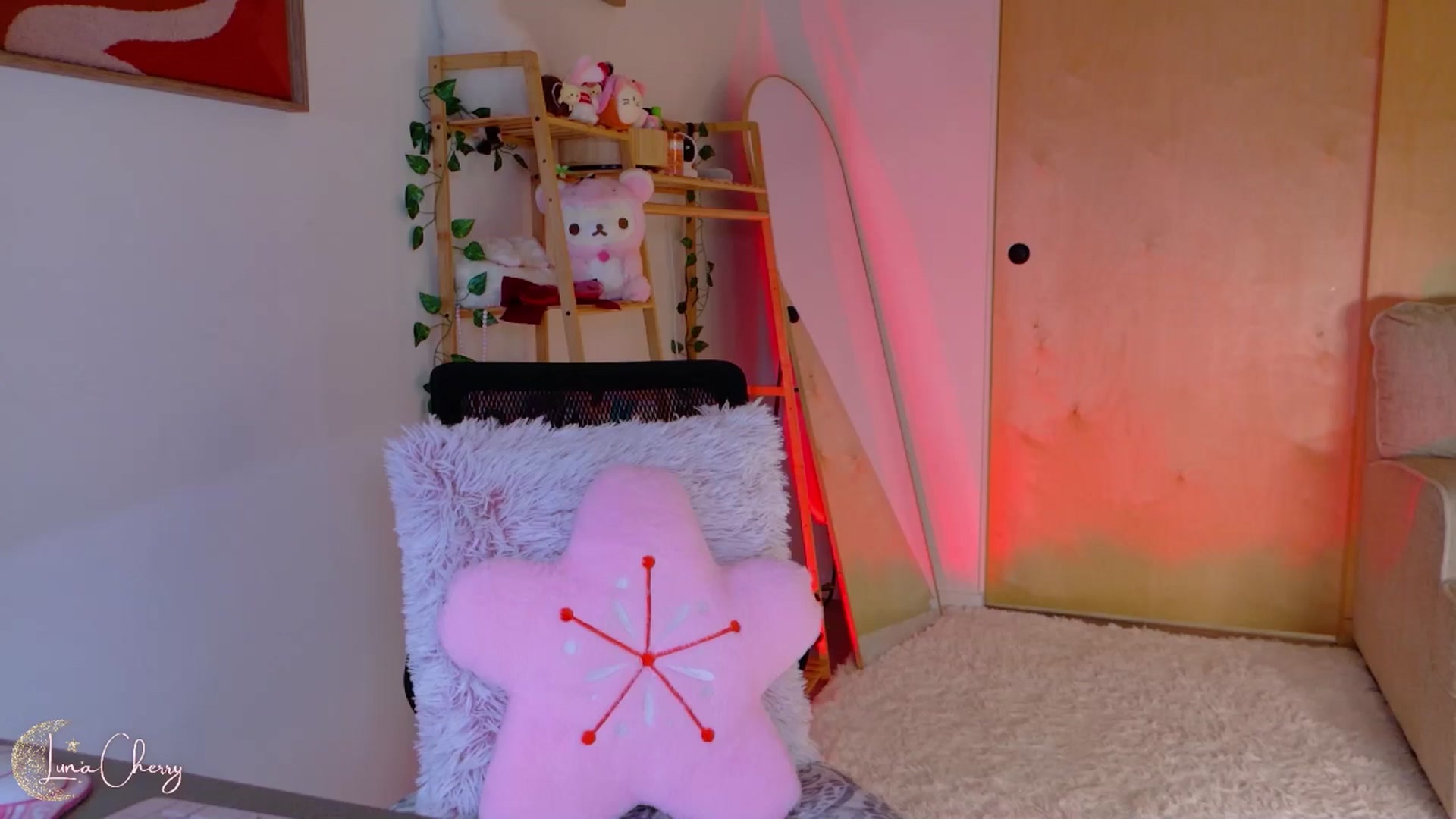 Gallery image thumbnail from LunaCherry's myfreecams stream on, 04/13/2025, 06:08 image 2 of 20