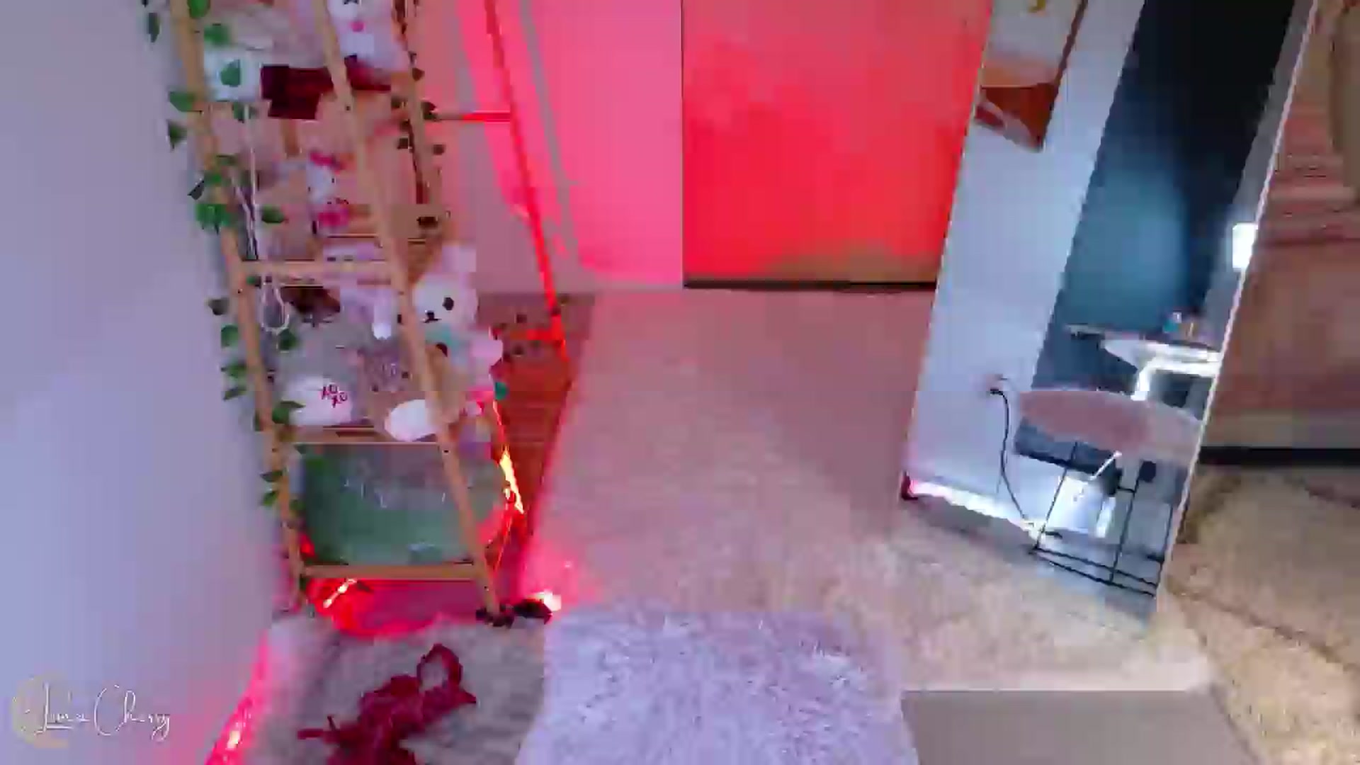 Gallery image thumbnail from LunaCherry's myfreecams stream on, 04/14/2025, 06:44 image 15 of 20