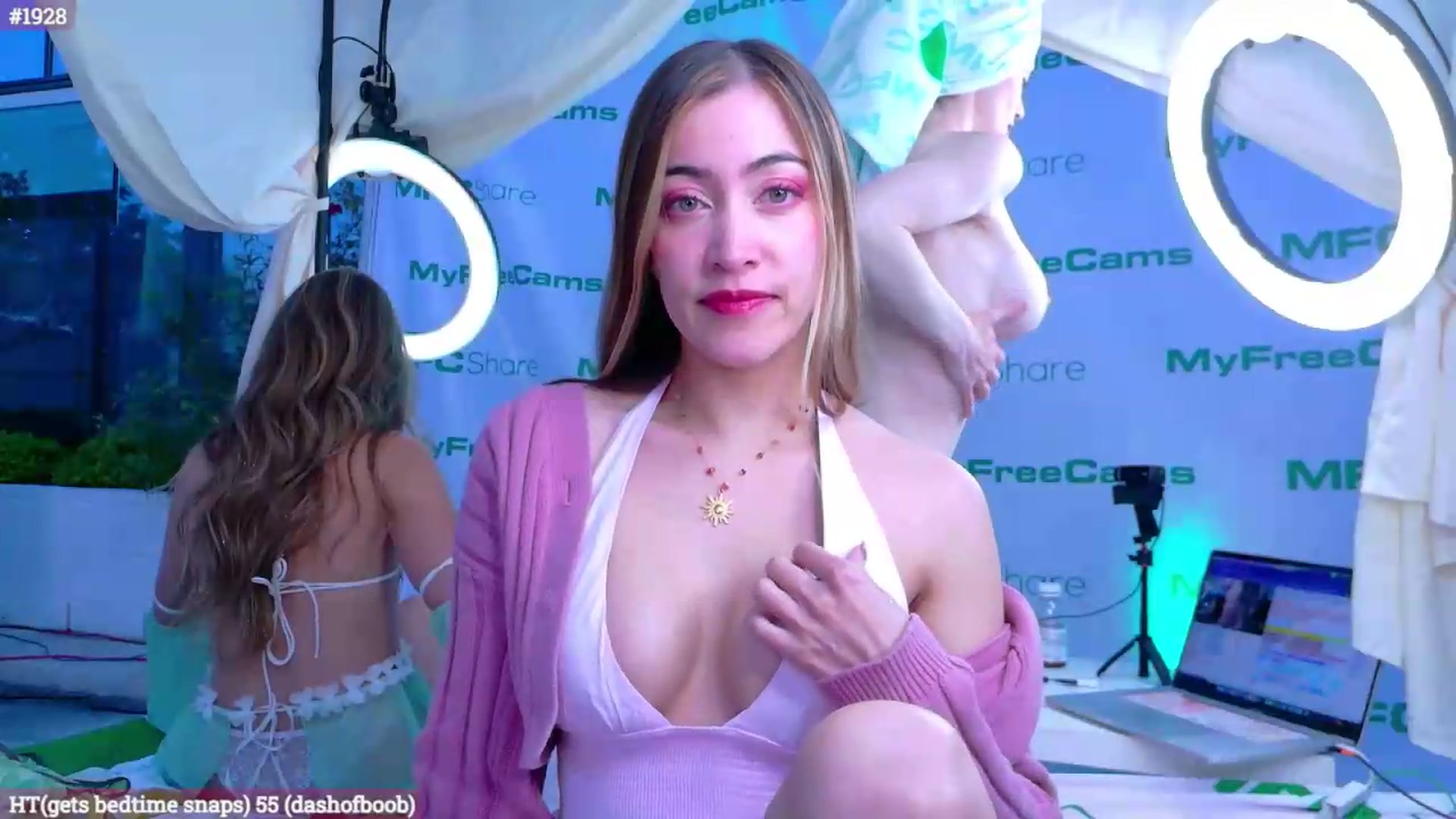 Gallery image thumbnail from LunaCherry's myfreecams stream on, 05/20/2026, 02:48 image 18 of 20