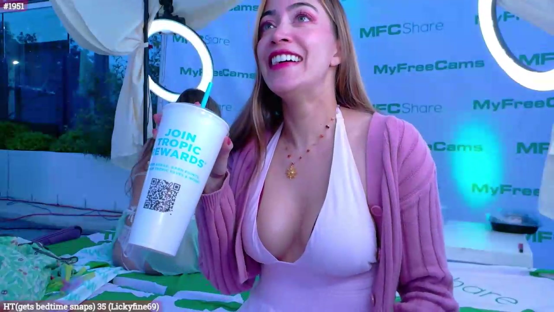 Gallery image thumbnail from LunaCherry's myfreecams stream on, 05/20/2026, 02:48 image 12 of 20