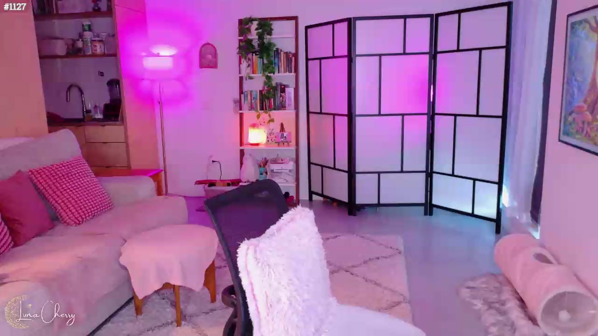 Gallery image thumbnail from LunaCherry's myfreecams stream on, 08/02/2026, 04:36 image 1 of 20