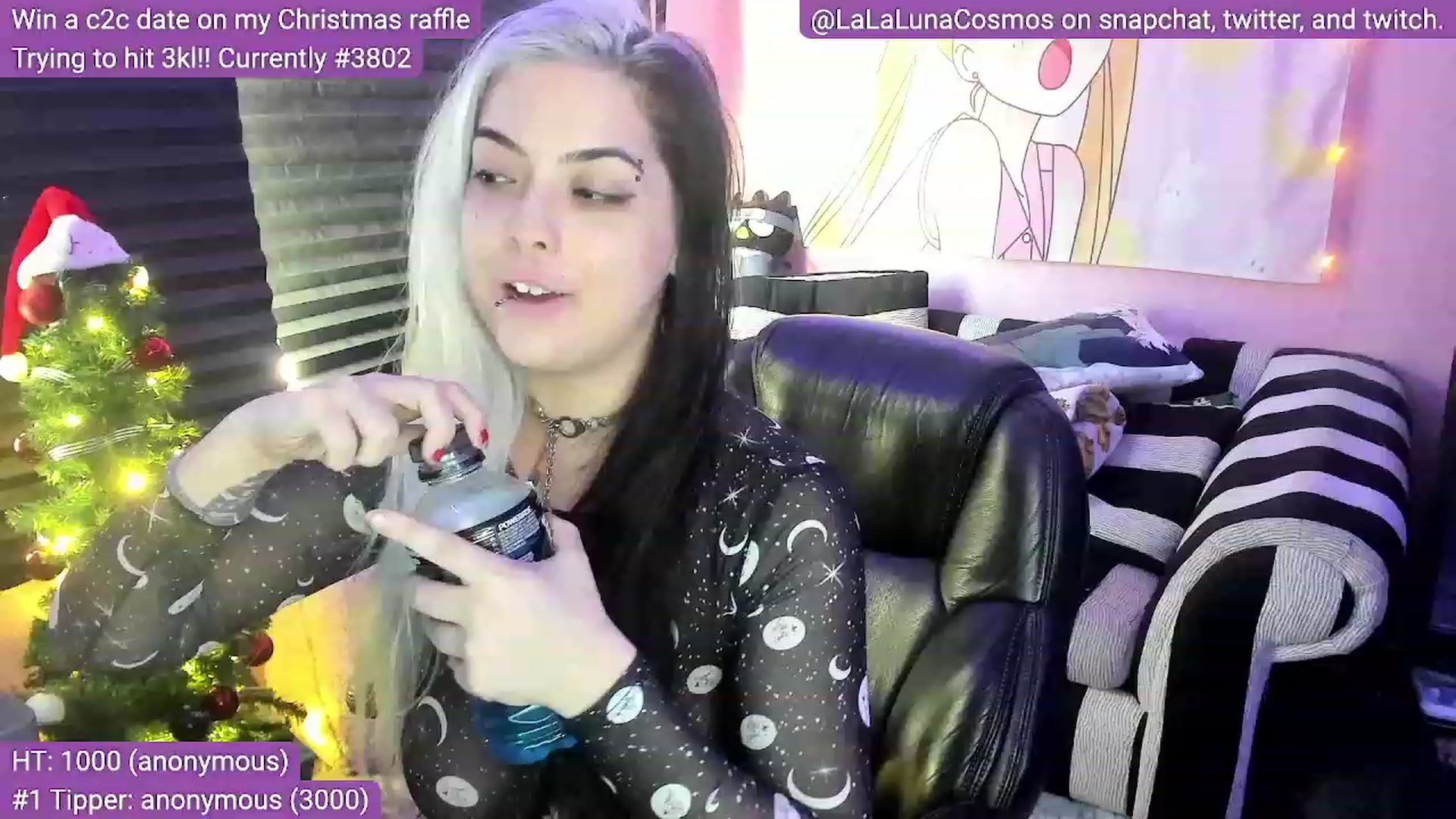Gallery image thumbnail from LunaCosmos's myfreecams stream on, 12/25/2022, 17:03 image 16 of 20