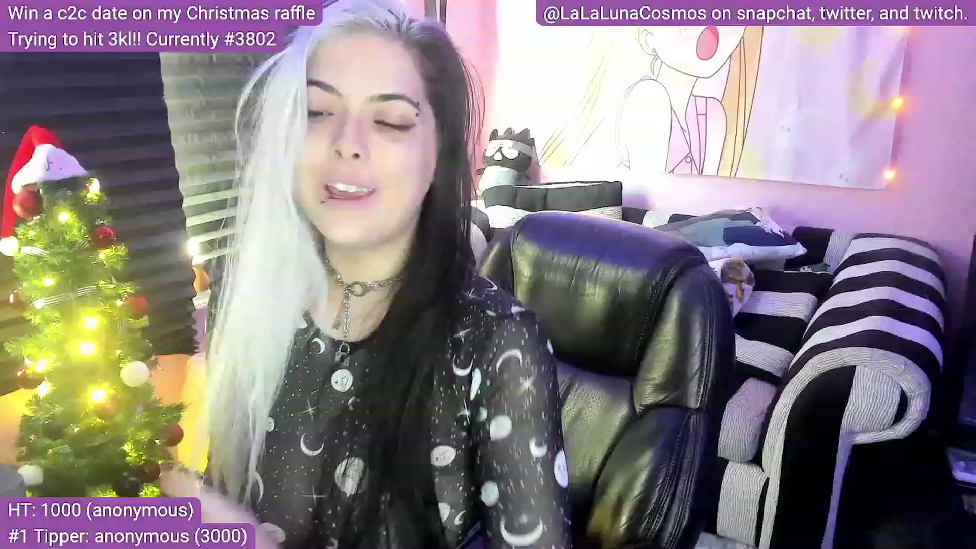 Gallery image thumbnail from LunaCosmos's myfreecams stream on, 12/25/2022, 17:03 image 17 of 20