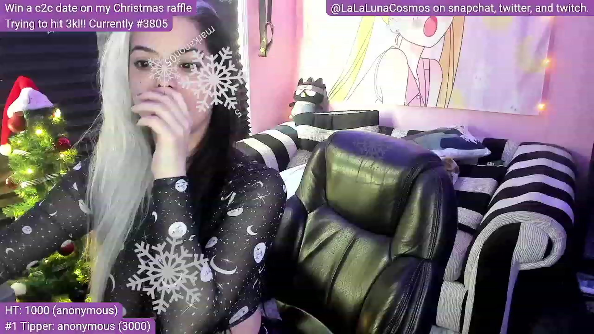 Gallery image thumbnail from LunaCosmos's myfreecams stream on, 12/25/2022, 17:03 image 11 of 20