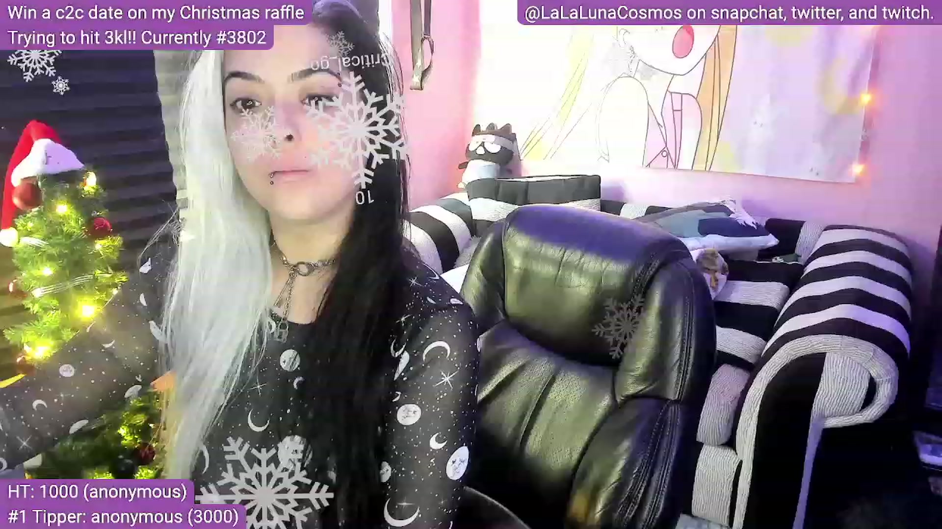 Gallery image thumbnail from LunaCosmos's myfreecams stream on, 12/25/2022, 17:03 image 12 of 20