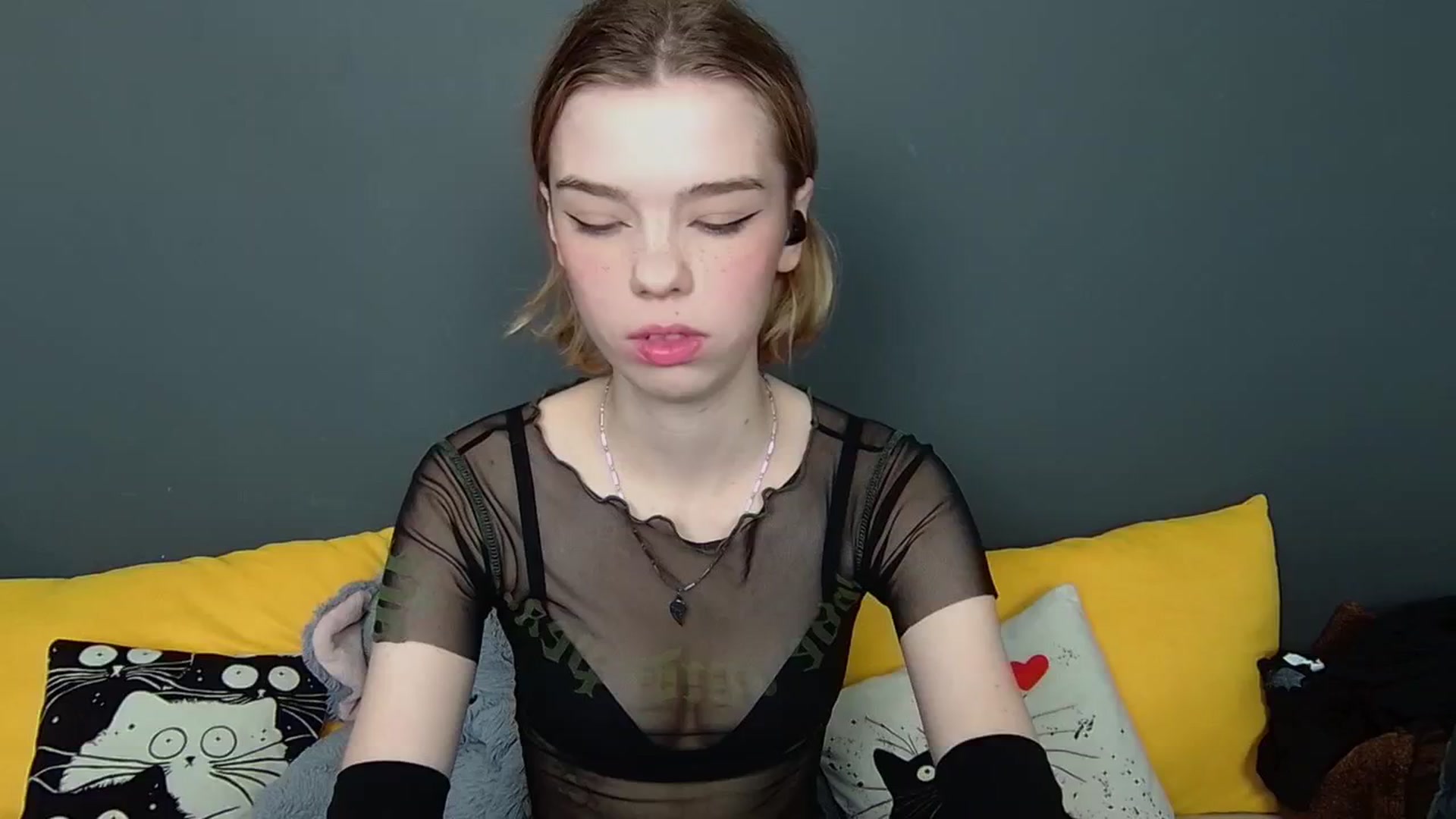 Gallery image thumbnail from LunaCutie's myfreecams stream on, 11/19/2024, 10:08 image 2 of 20