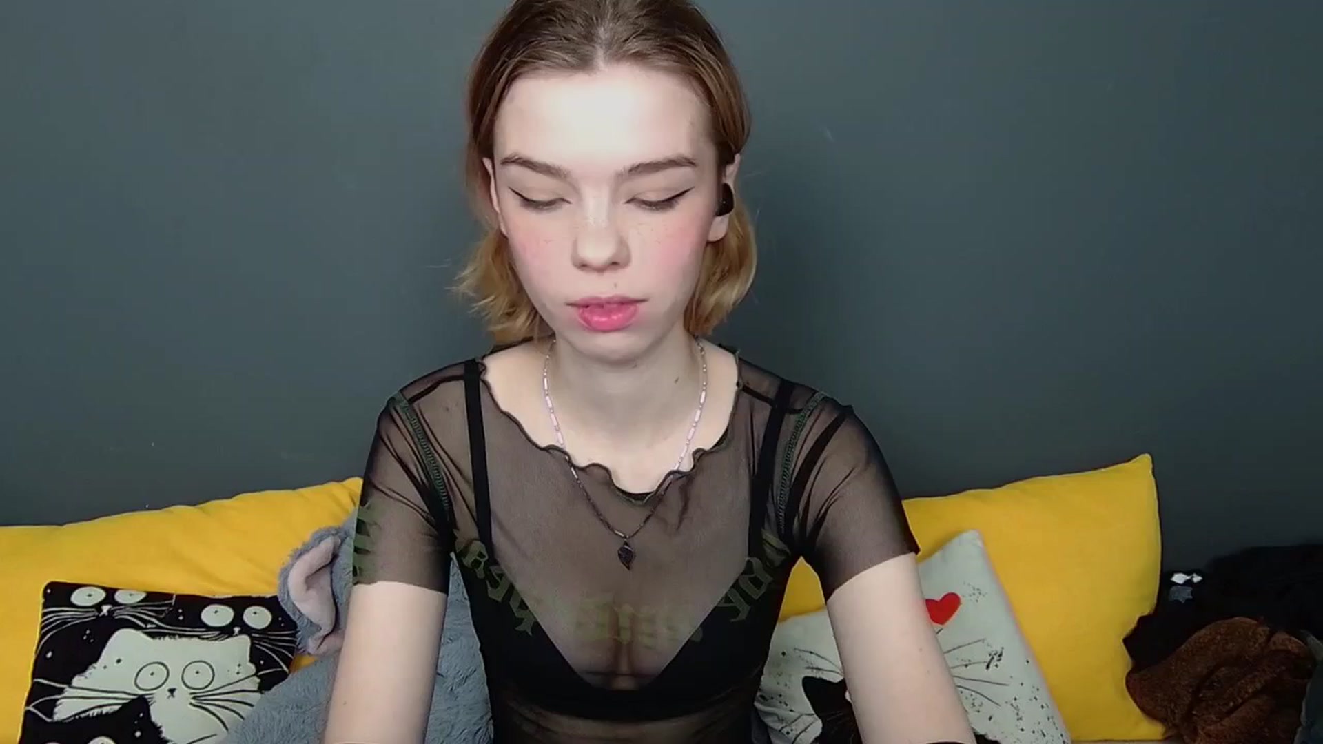 Gallery image thumbnail from LunaCutie's myfreecams stream on, 11/19/2024, 10:08 image 16 of 20
