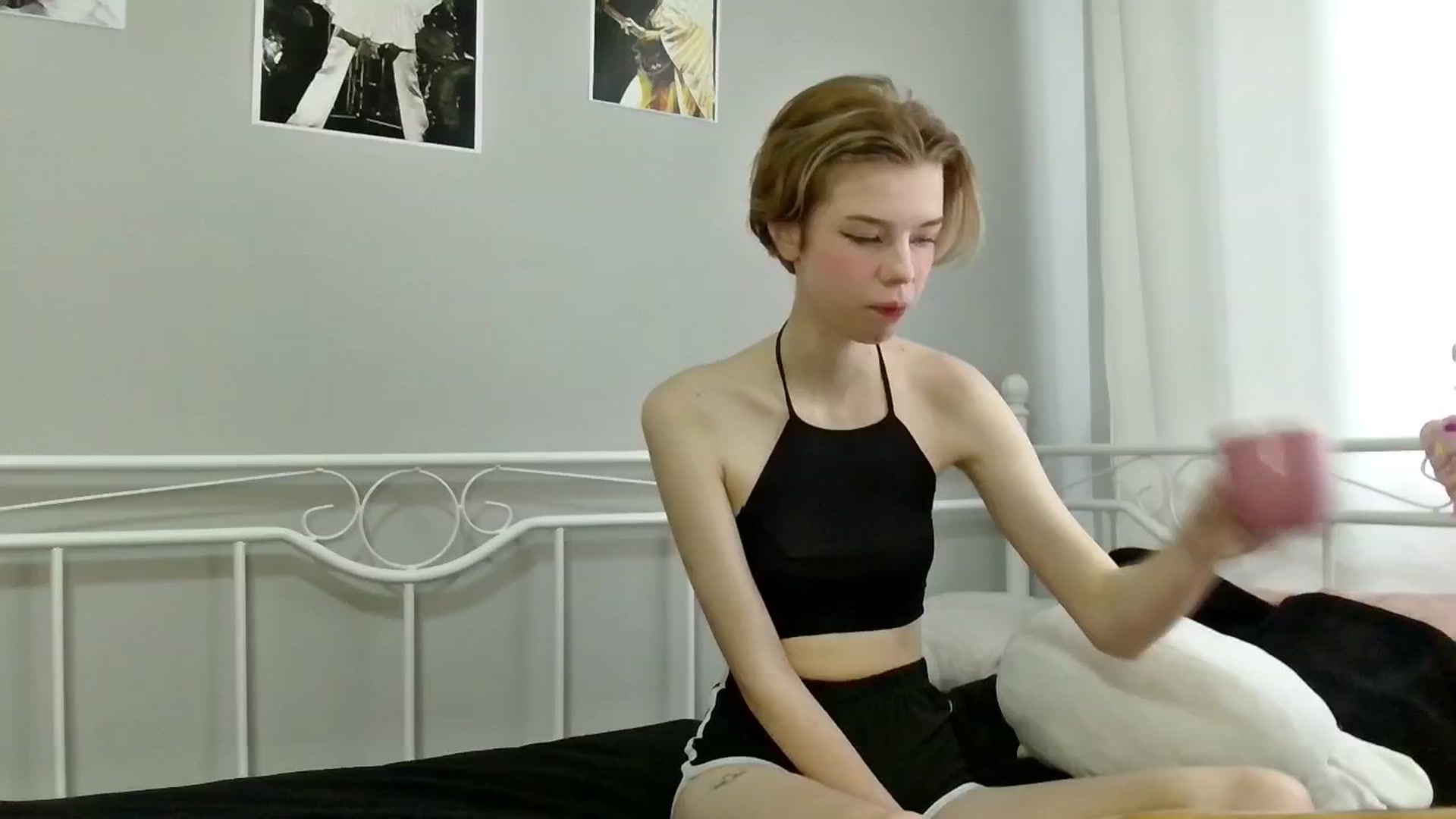 Gallery image thumbnail from LunaCutie's myfreecams stream on, 03/03/2025, 11:22 image 17 of 20