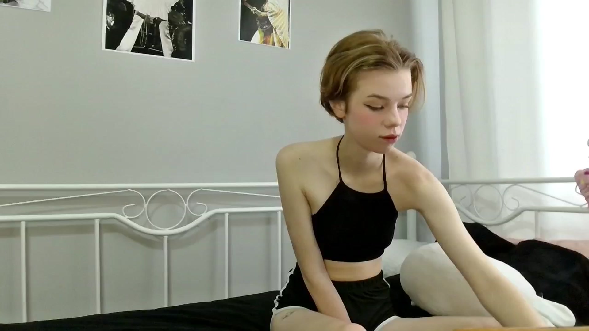 Gallery image thumbnail from LunaCutie's myfreecams stream on, 03/03/2025, 11:22 image 11 of 20