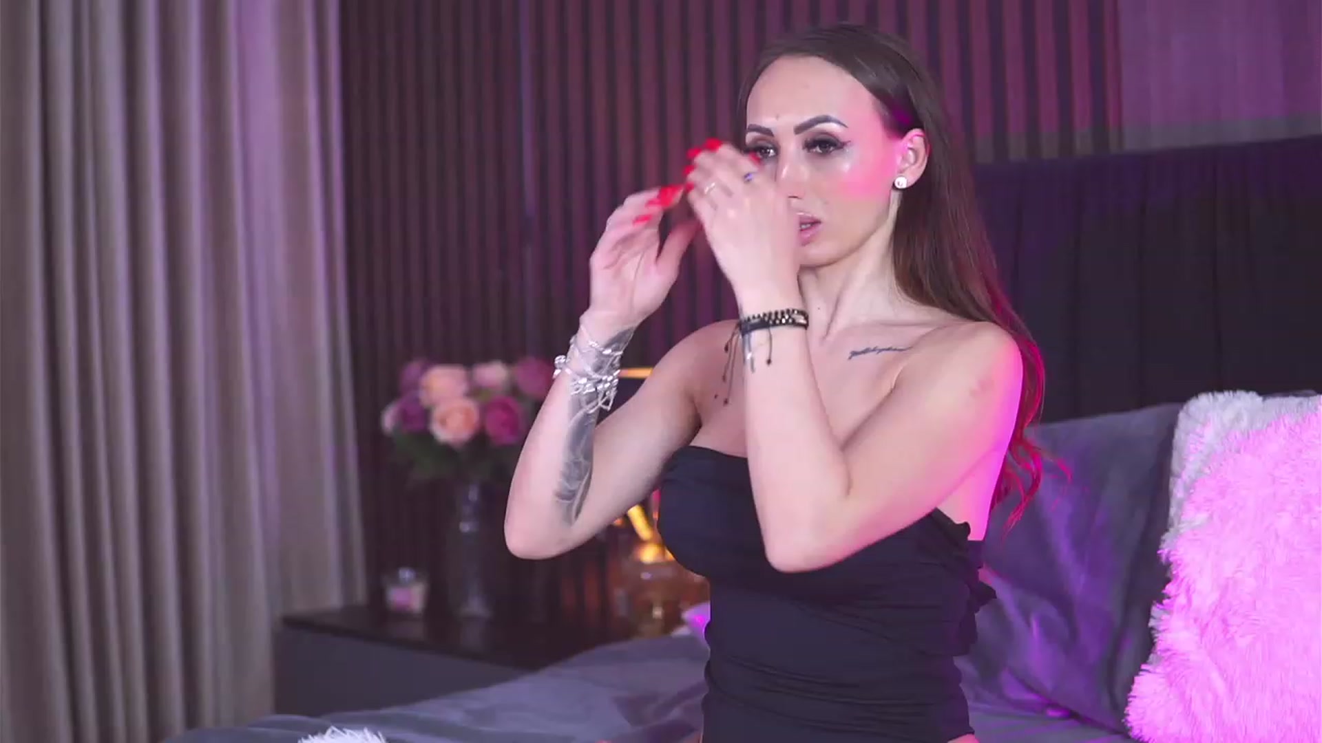 Gallery image thumbnail from LunaFit's myfreecams stream on, 12/22/2023, 11:50 image 4 of 20