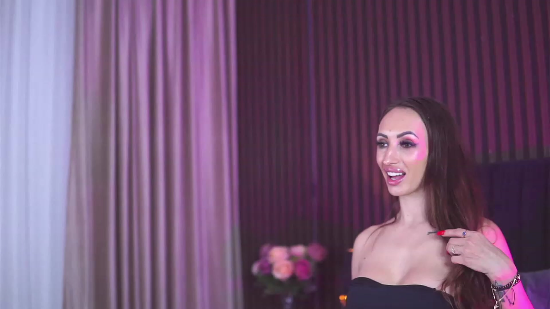 Gallery image thumbnail from LunaFit's myfreecams stream on, 12/22/2023, 11:50 image 1 of 20