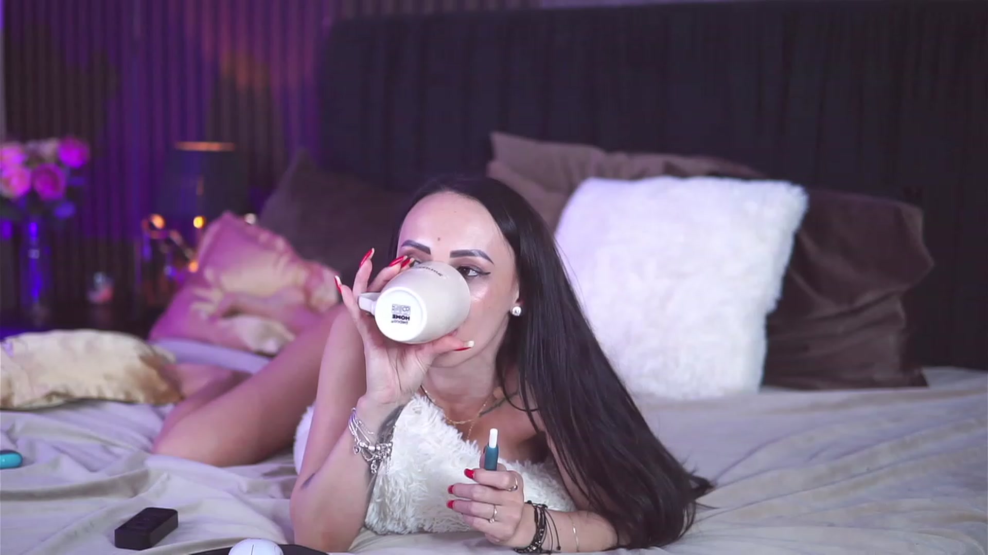 Gallery image thumbnail from LunaFit's myfreecams stream on, 01/06/2024, 11:19 image 20 of 20