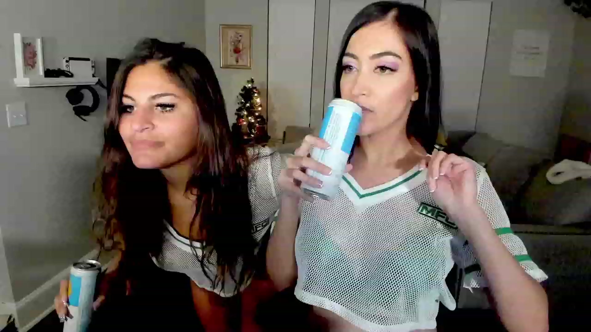 Gallery image thumbnail from LunaHayes's myfreecams stream on, 11/28/2022, 03:52 image 13 of 20