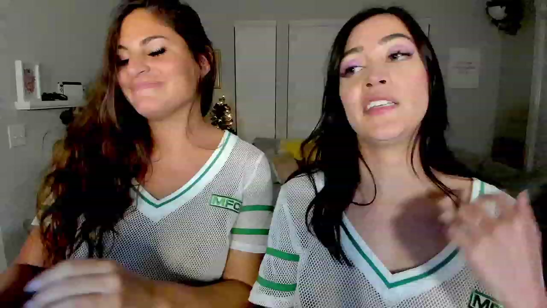 Gallery image thumbnail from LunaHayes's myfreecams stream on, 11/28/2022, 05:38 image 16 of 20