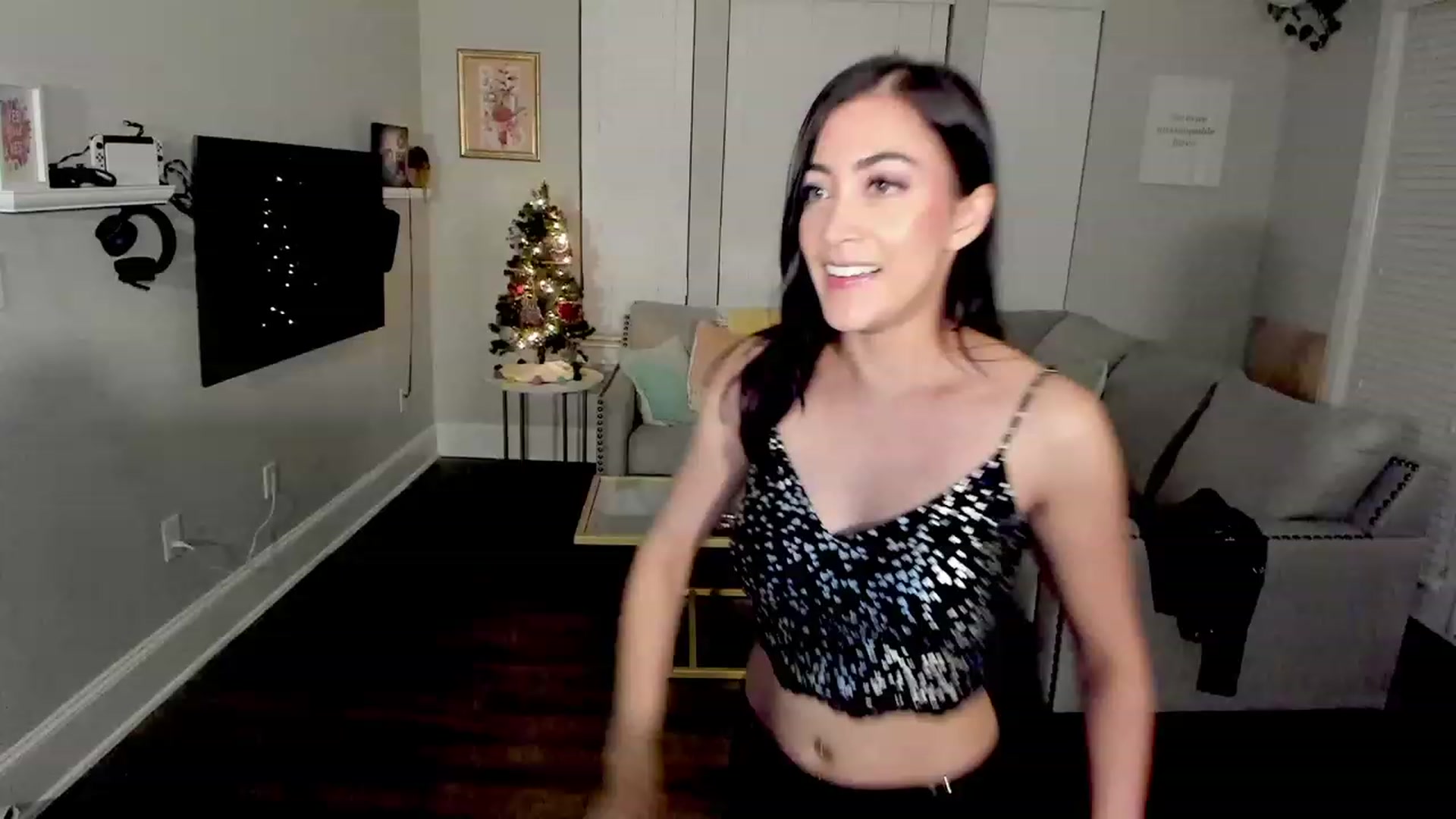 Gallery image thumbnail from LunaHayes's myfreecams stream on, 11/29/2022, 05:50 image 9 of 20