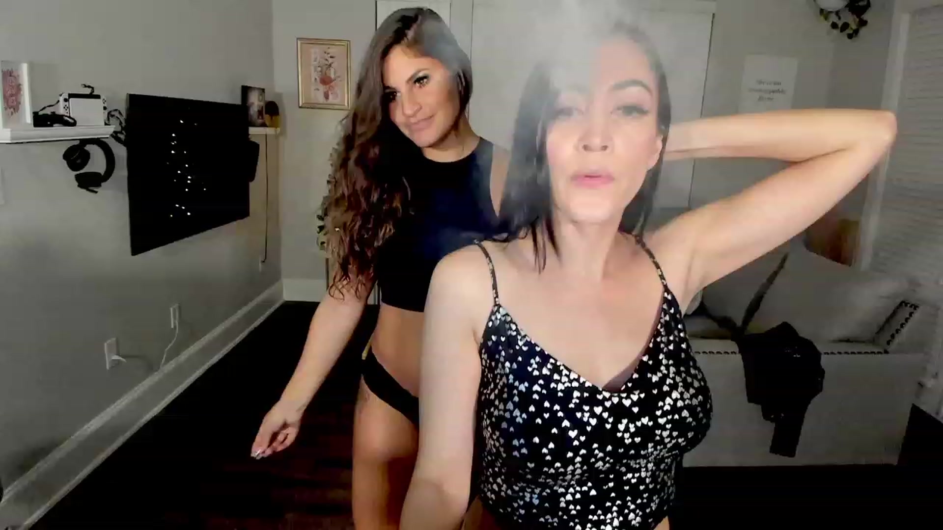 Gallery image thumbnail from LunaHayes's myfreecams stream on, 11/29/2022, 05:50 image 17 of 20