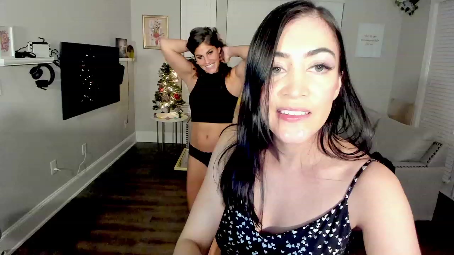 Gallery image thumbnail from LunaHayes's myfreecams stream on, 11/29/2022, 05:50 image 12 of 20