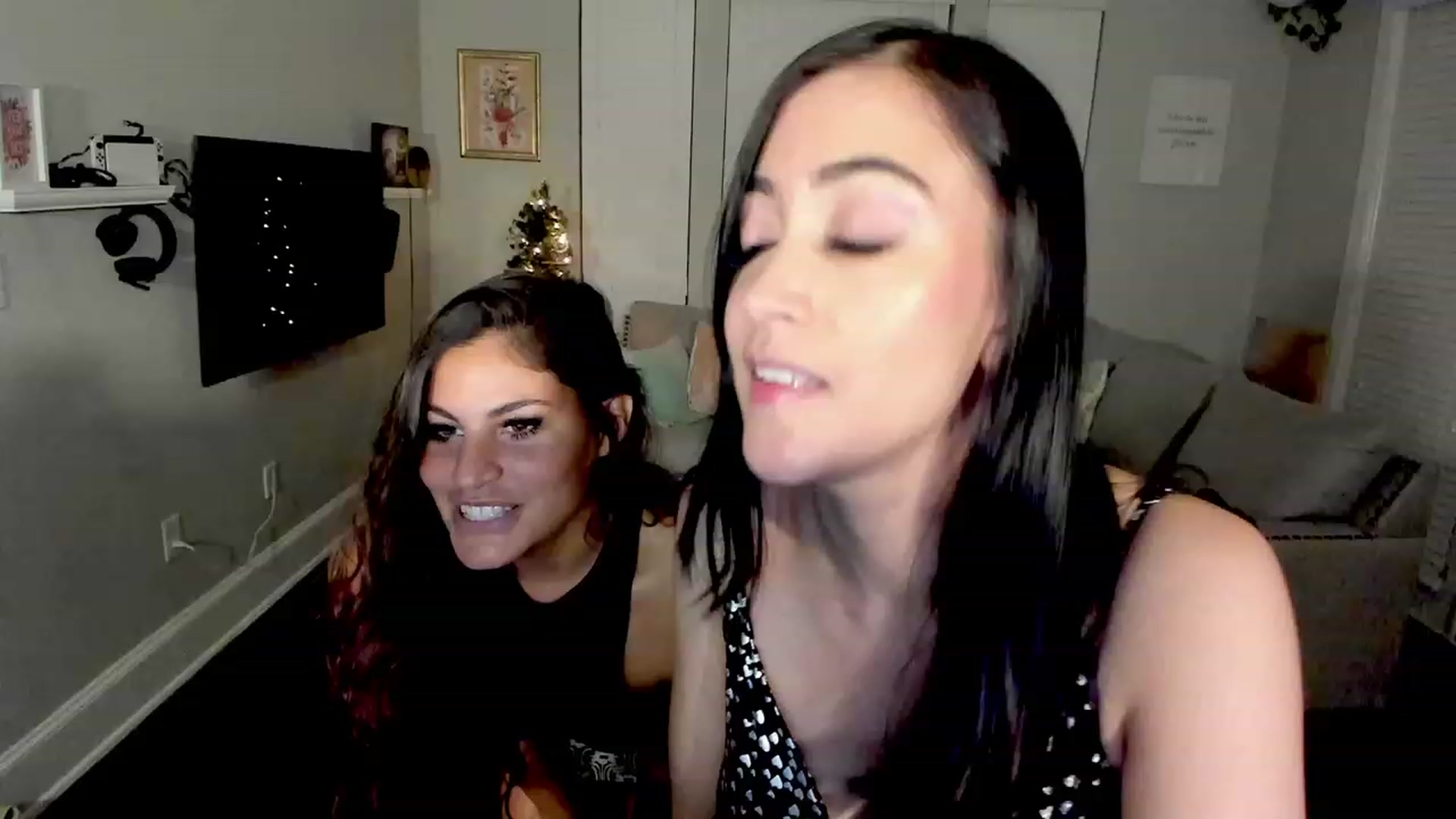 Gallery image thumbnail from LunaHayes's myfreecams stream on, 11/29/2022, 05:50 image 4 of 20