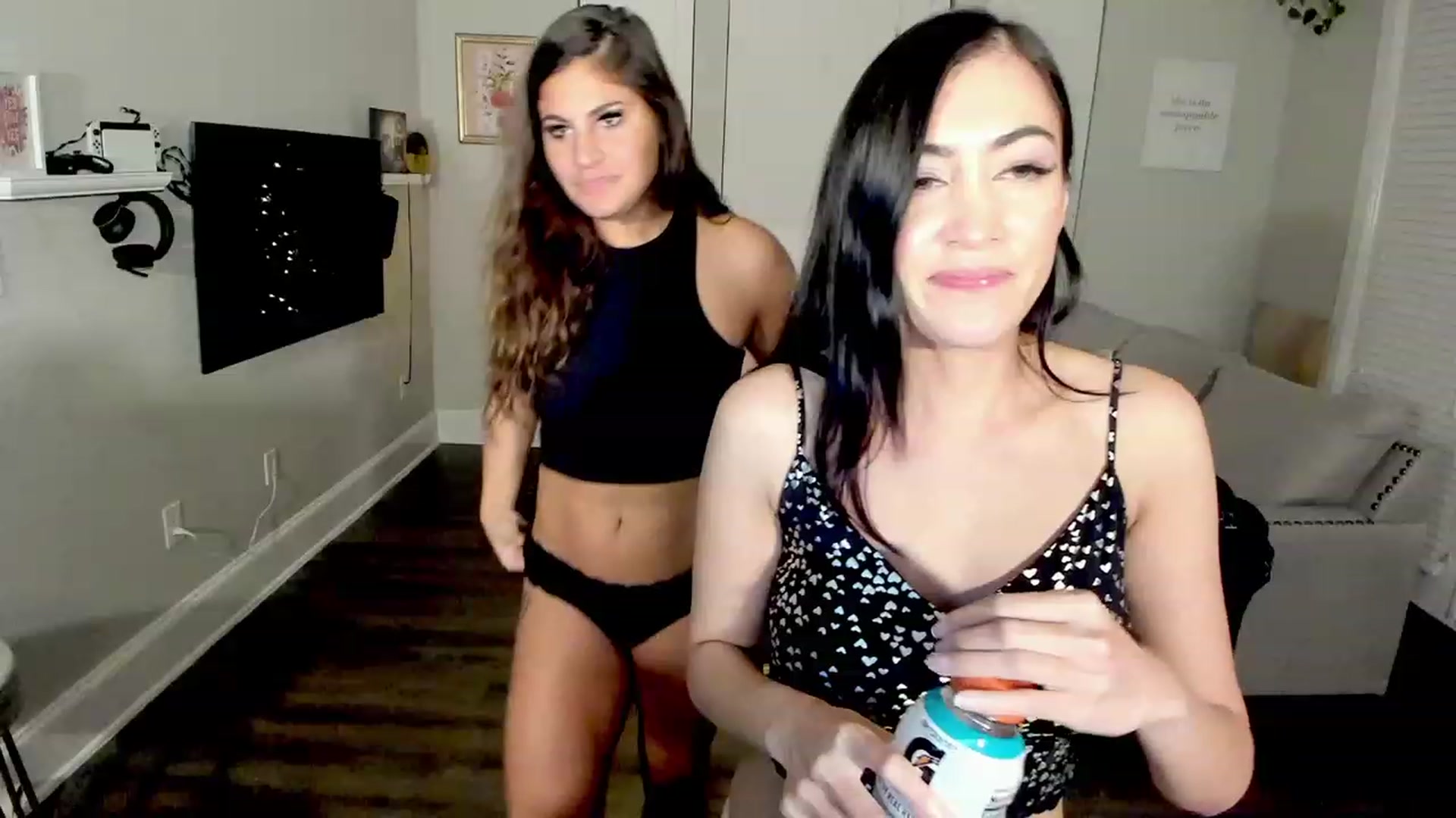 Gallery image thumbnail from LunaHayes's myfreecams stream on, 11/29/2022, 07:14 image 6 of 20