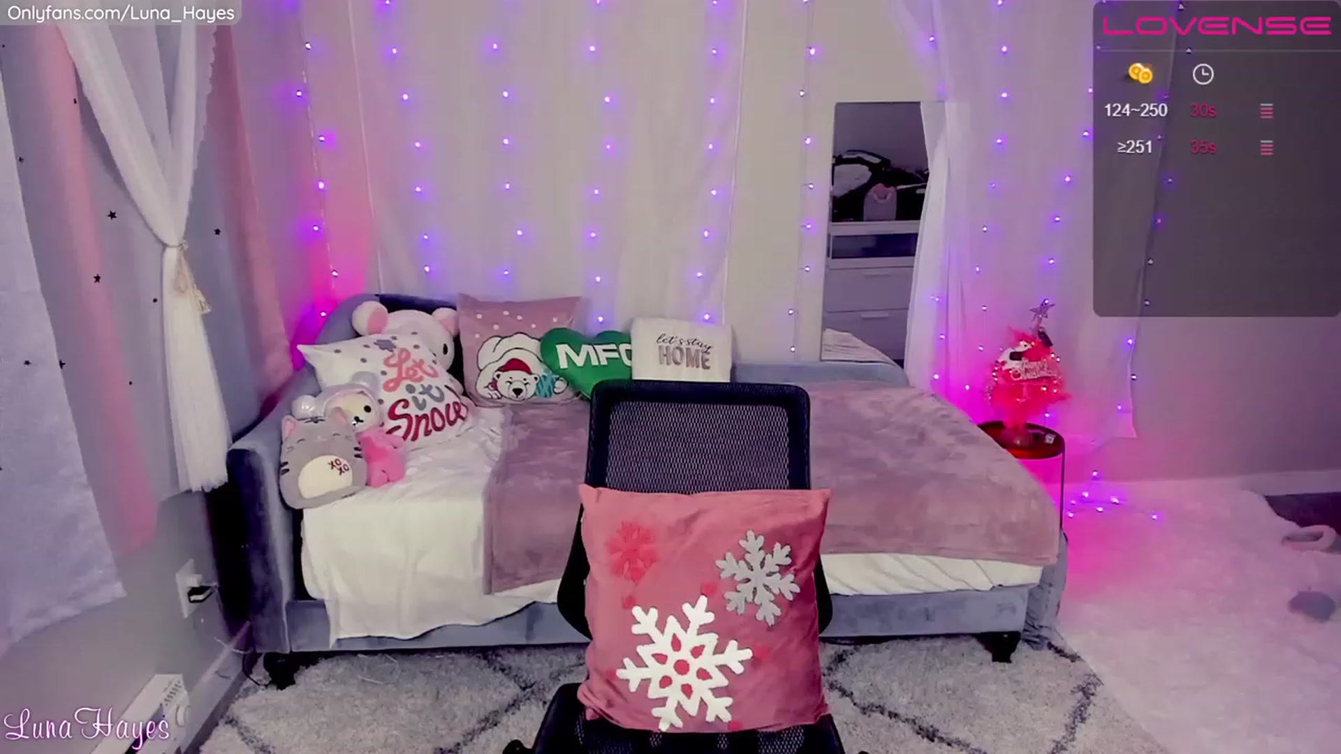 Gallery image thumbnail from LunaHayes's myfreecams stream on, 12/15/2022, 04:37 image 3 of 20