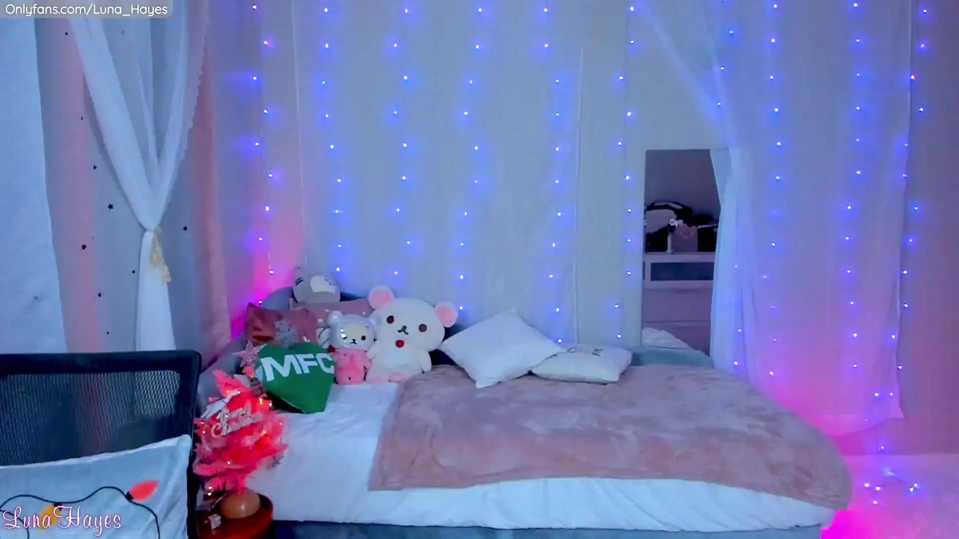 Gallery image thumbnail from LunaHayes's myfreecams stream on, 12/23/2022, 05:45 image 6 of 20