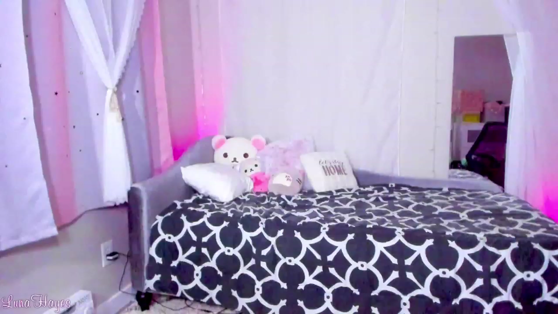 Gallery image thumbnail from LunaHayes's myfreecams stream on, 01/02/2023, 06:44 image 19 of 20