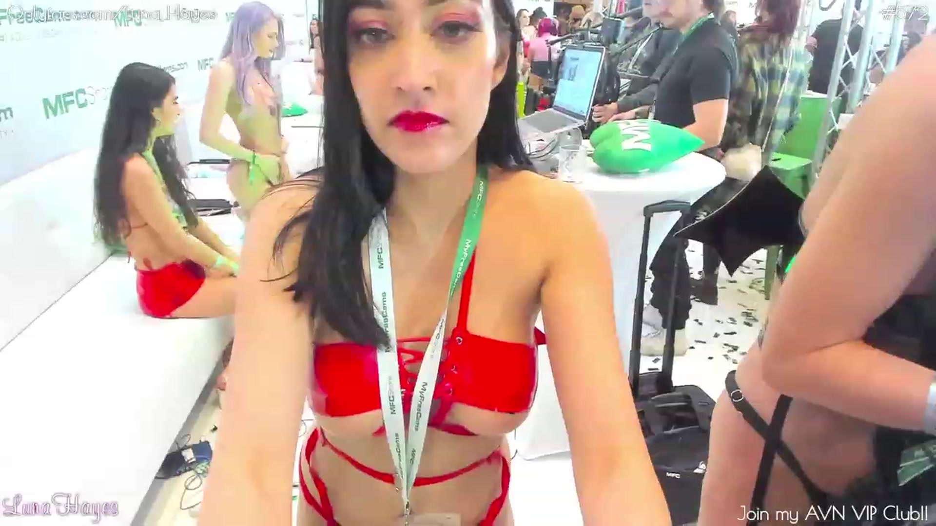 Gallery image thumbnail from LunaHayes's myfreecams stream on, 01/07/2023, 02:14 image 17 of 20