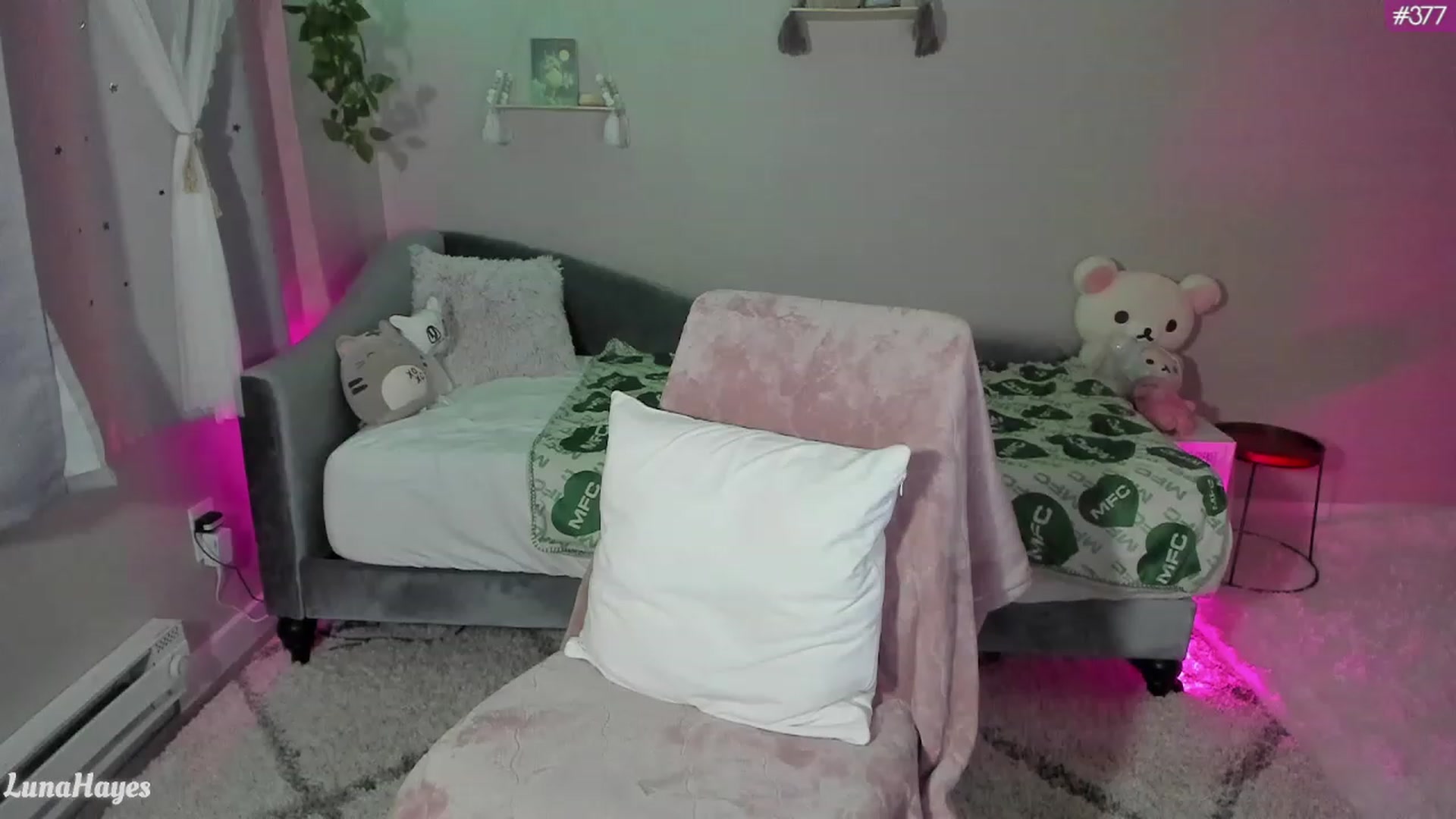 Gallery image thumbnail from LunaHayes's myfreecams stream on, 04/06/2023, 03:32 image 12 of 20