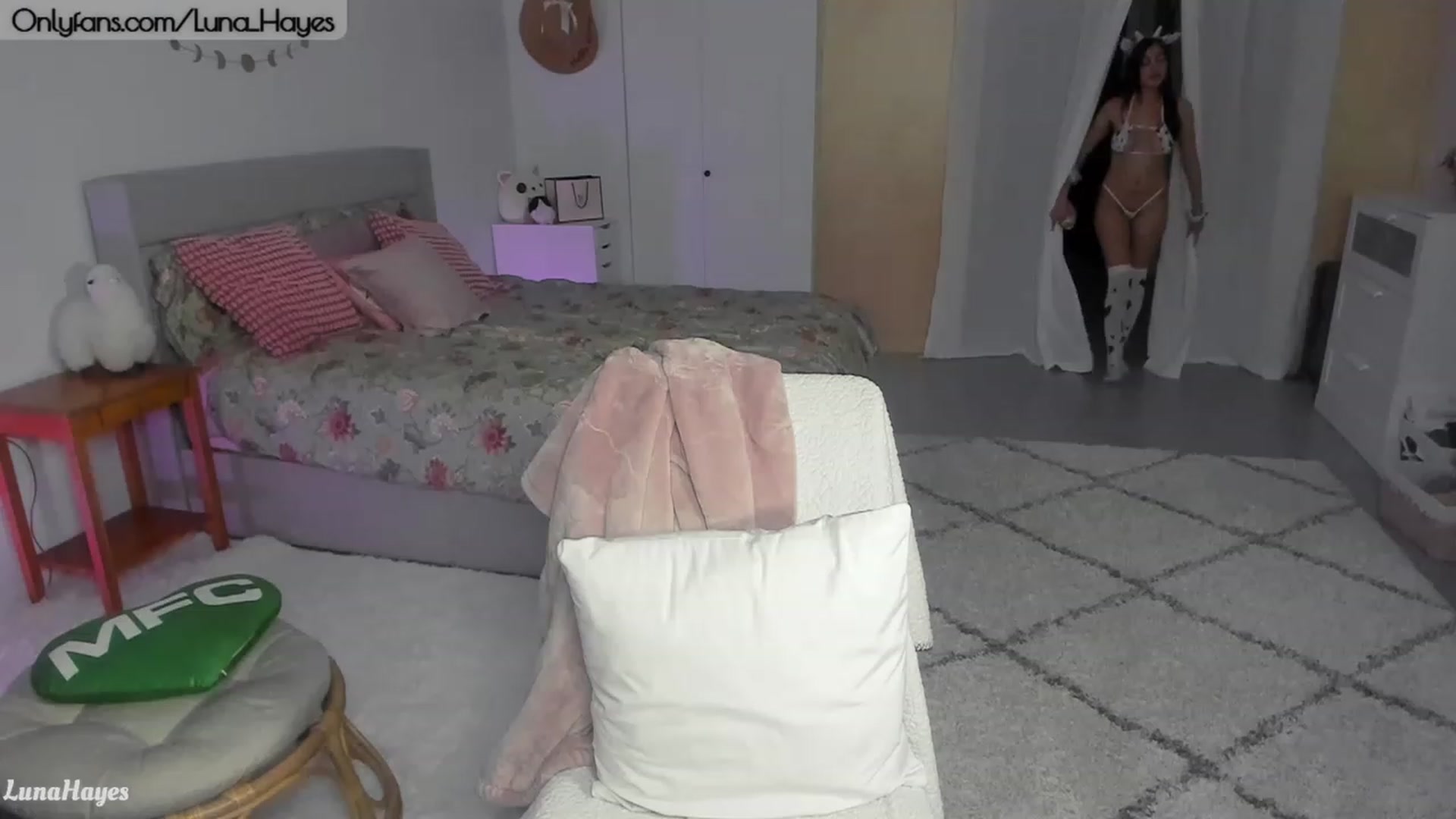 Gallery image thumbnail from LunaHayes's myfreecams stream on, 08/10/2023, 06:05 image 17 of 20
