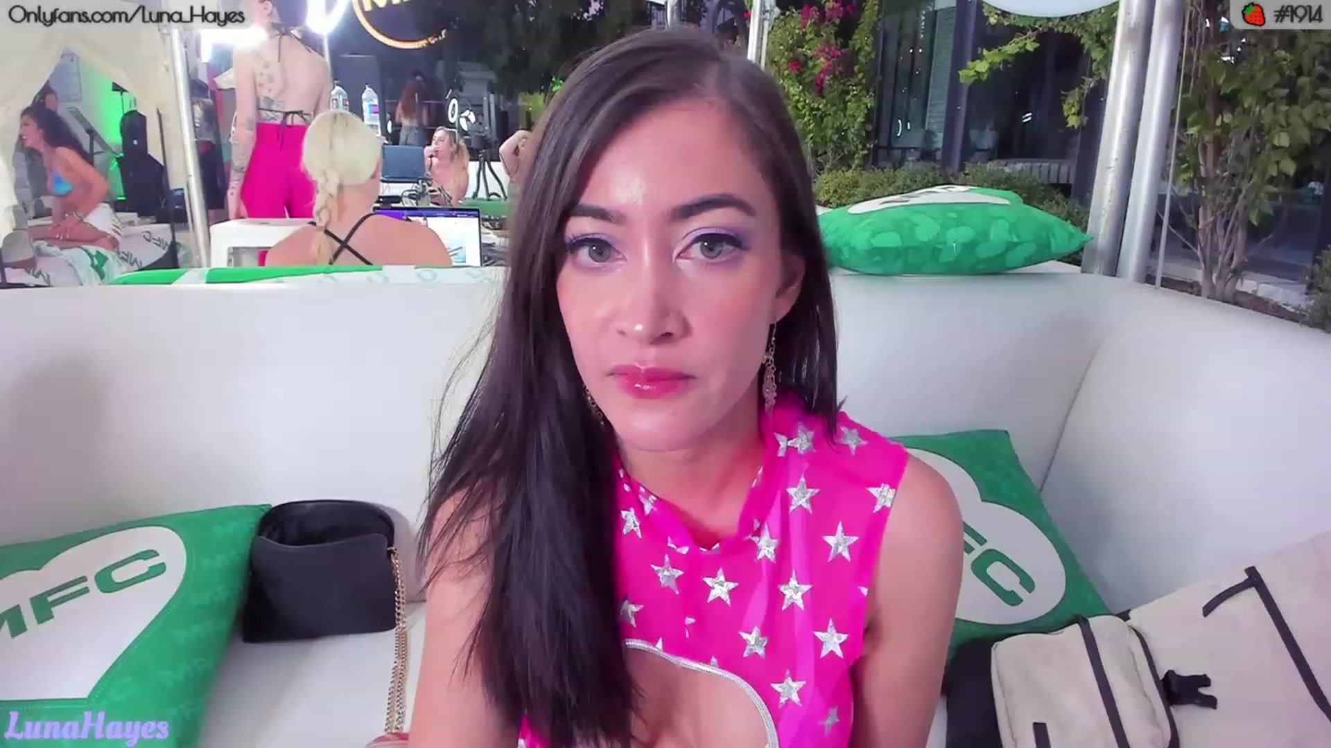 Gallery image thumbnail from LunaHayes's myfreecams stream on, 10/11/2023, 02:38 image 5 of 20